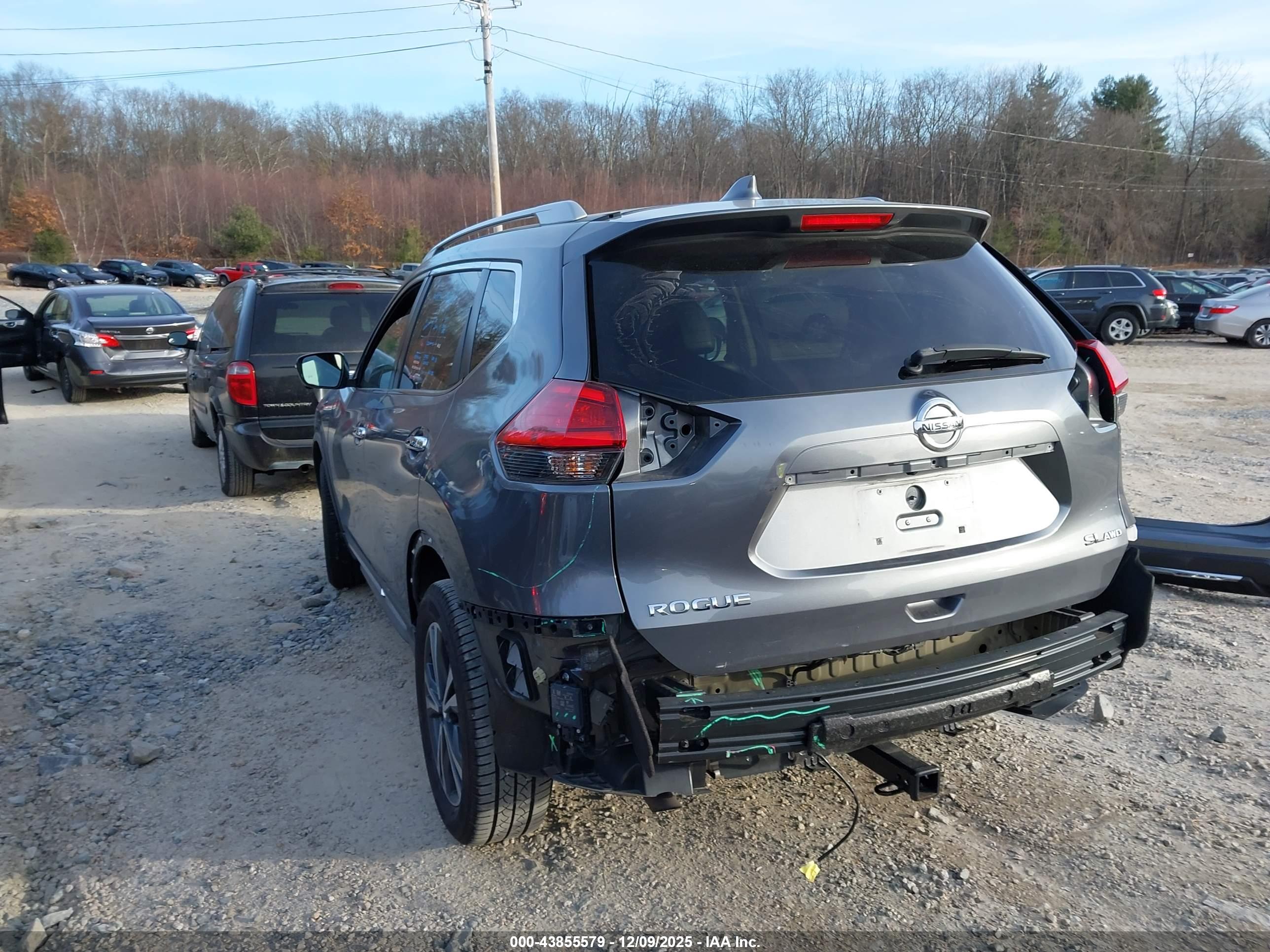 NISSAN ROGUE image 3
