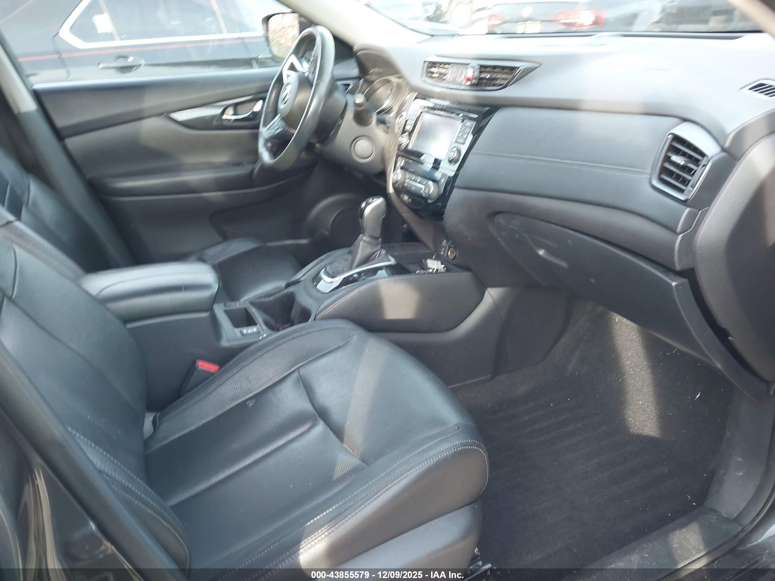 NISSAN ROGUE image 5