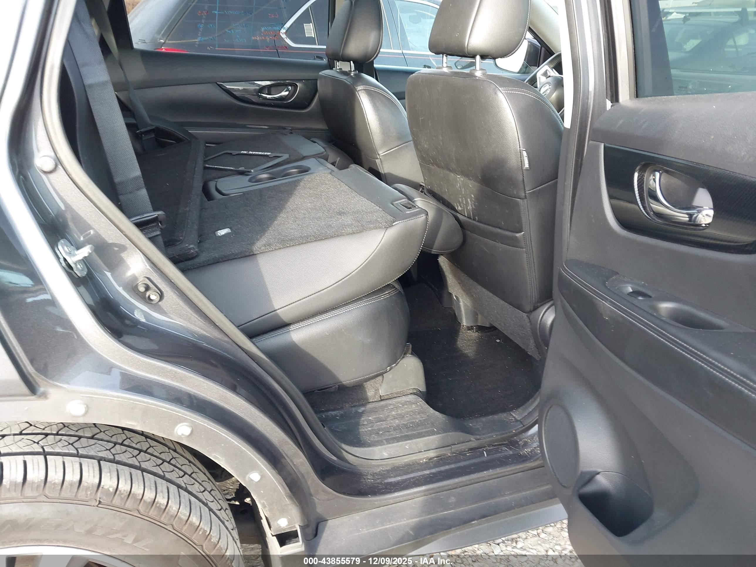 NISSAN ROGUE image 8