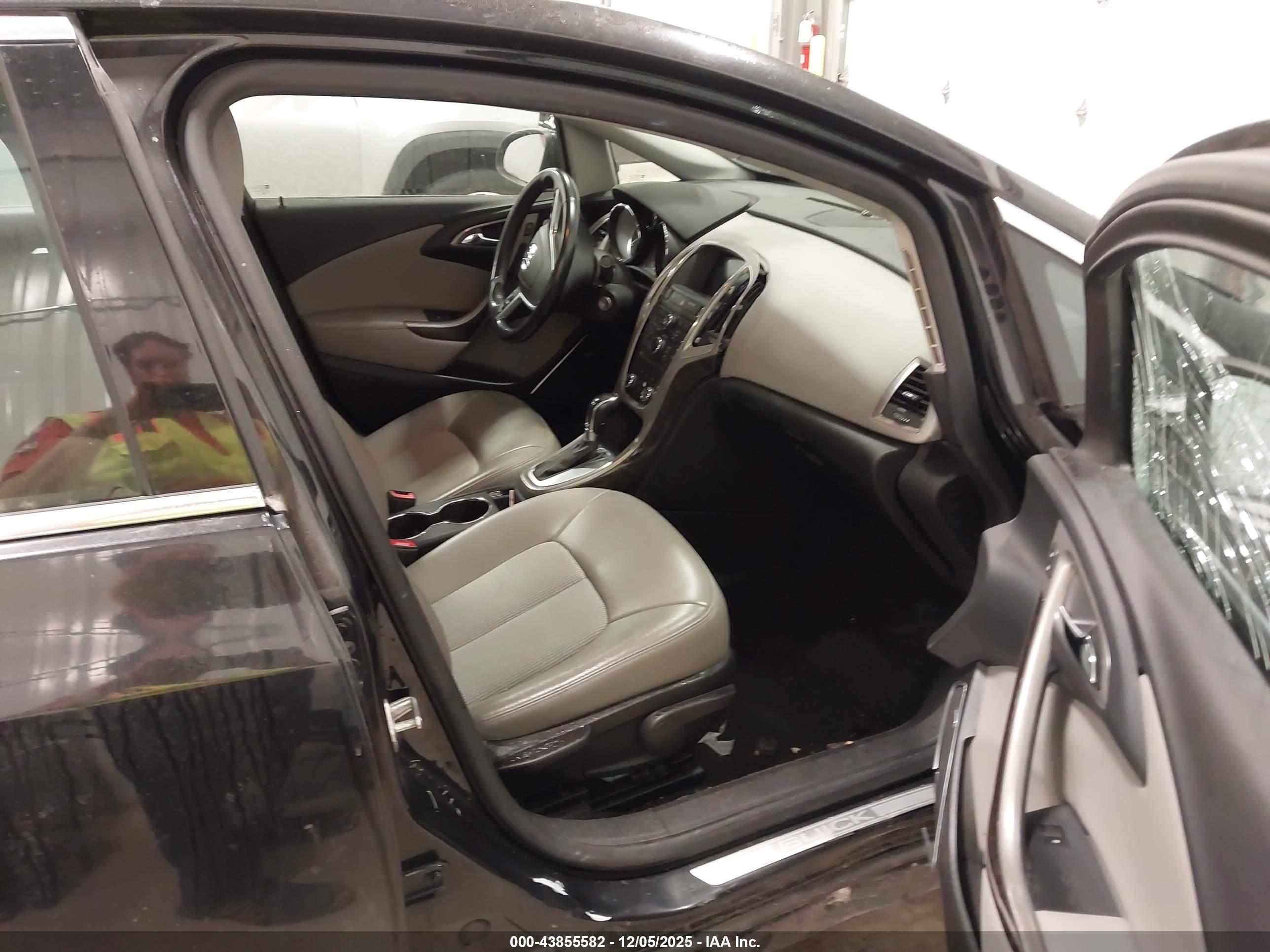BUICK VERANO image 5