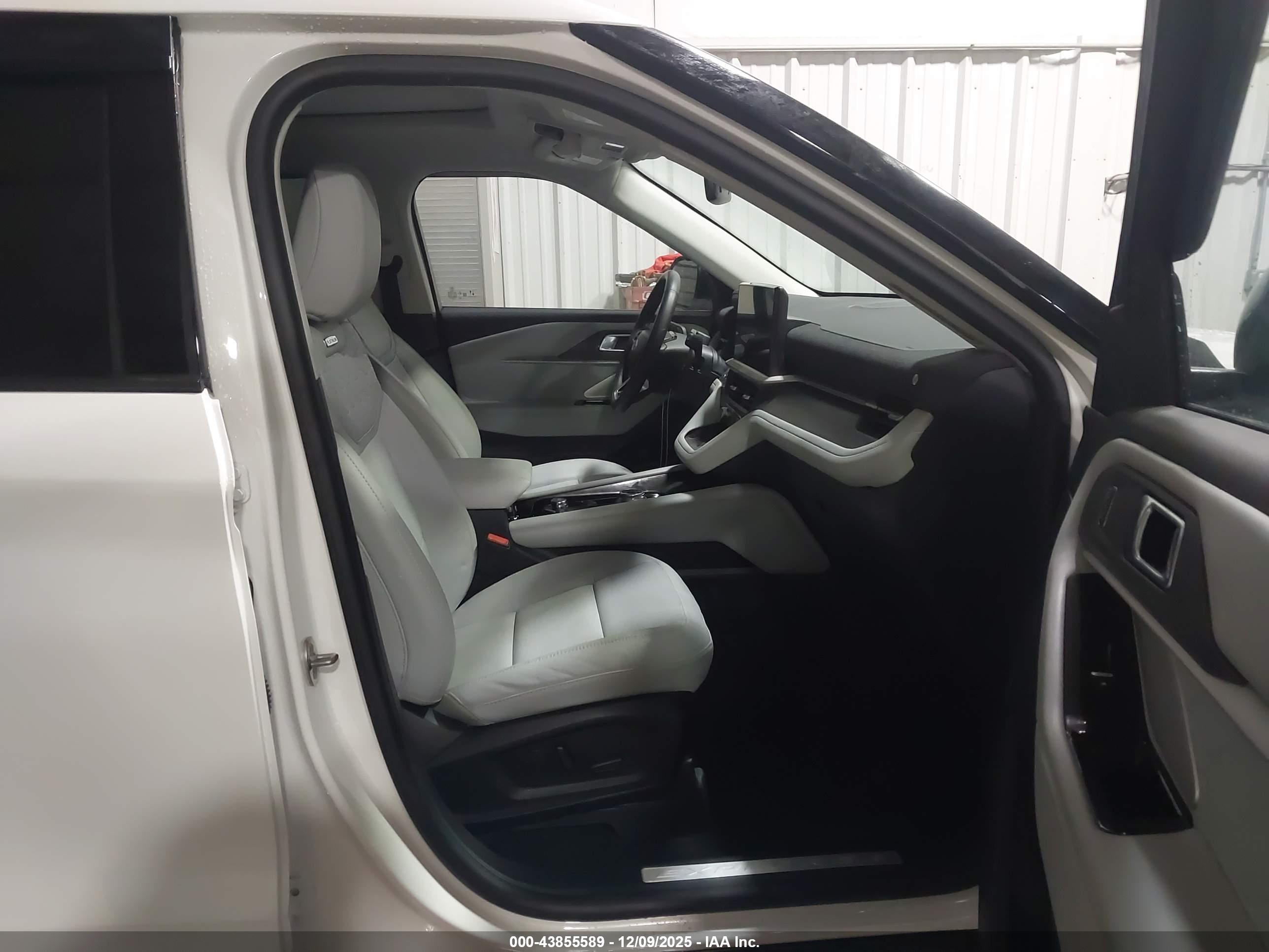 FORD EXPLORER image 5
