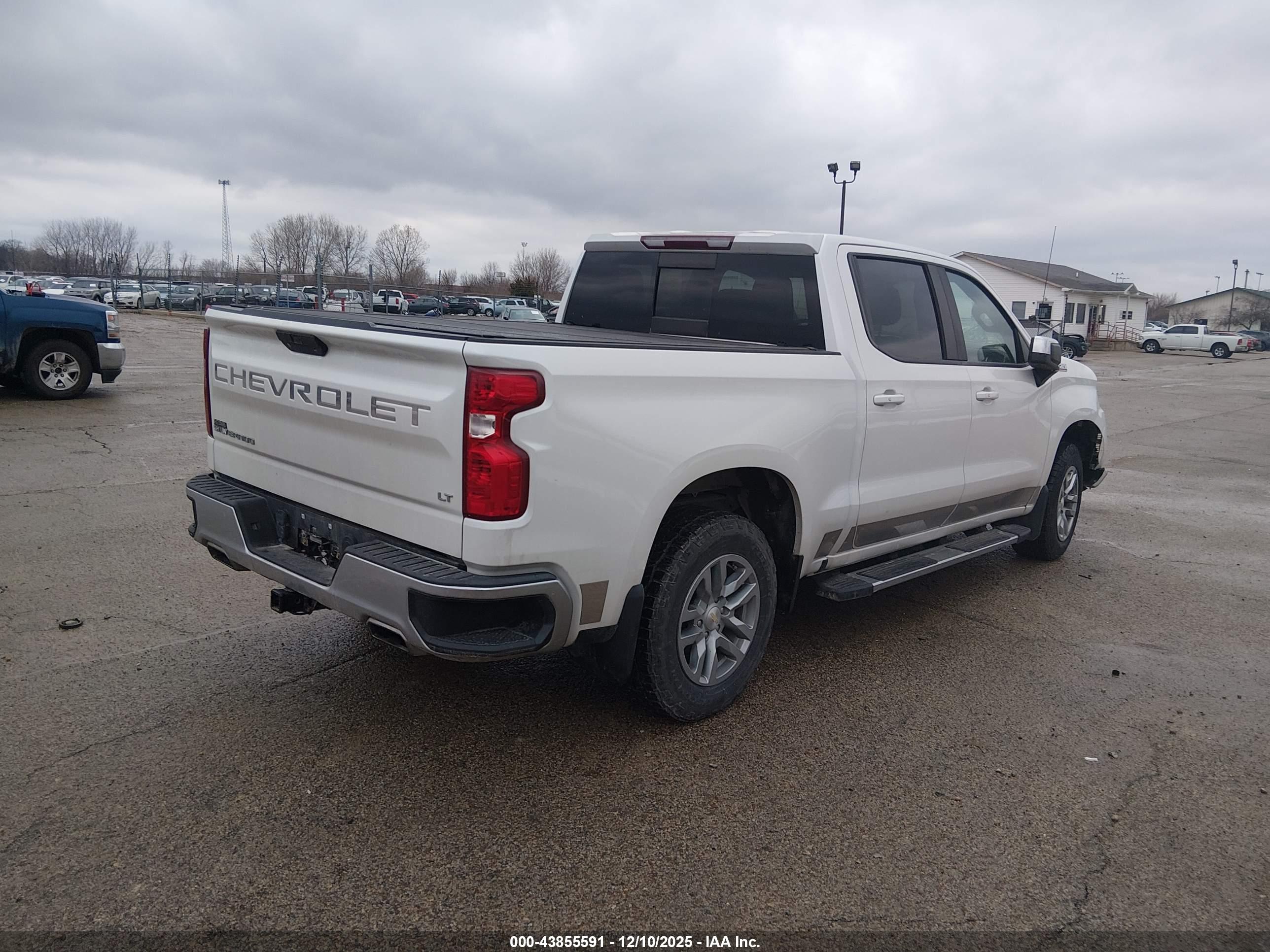CHEVROLET SILVERADO image 4