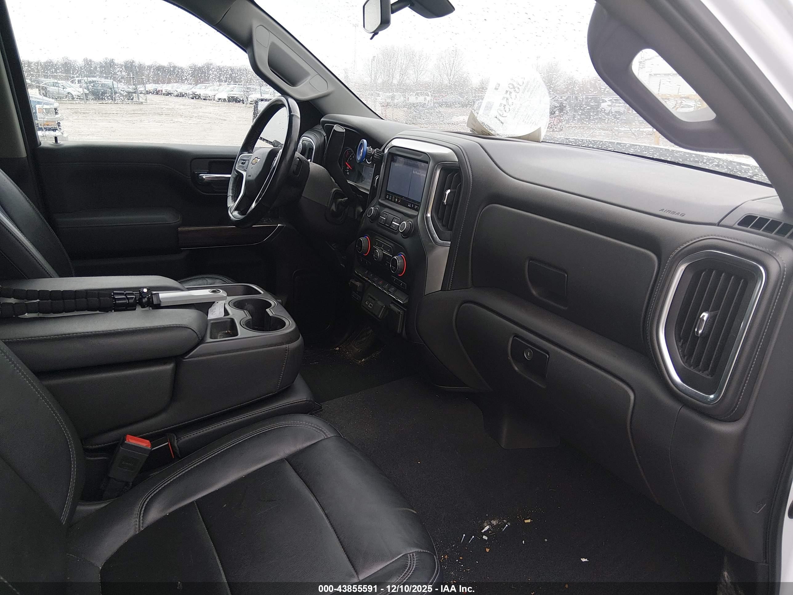 CHEVROLET SILVERADO image 5