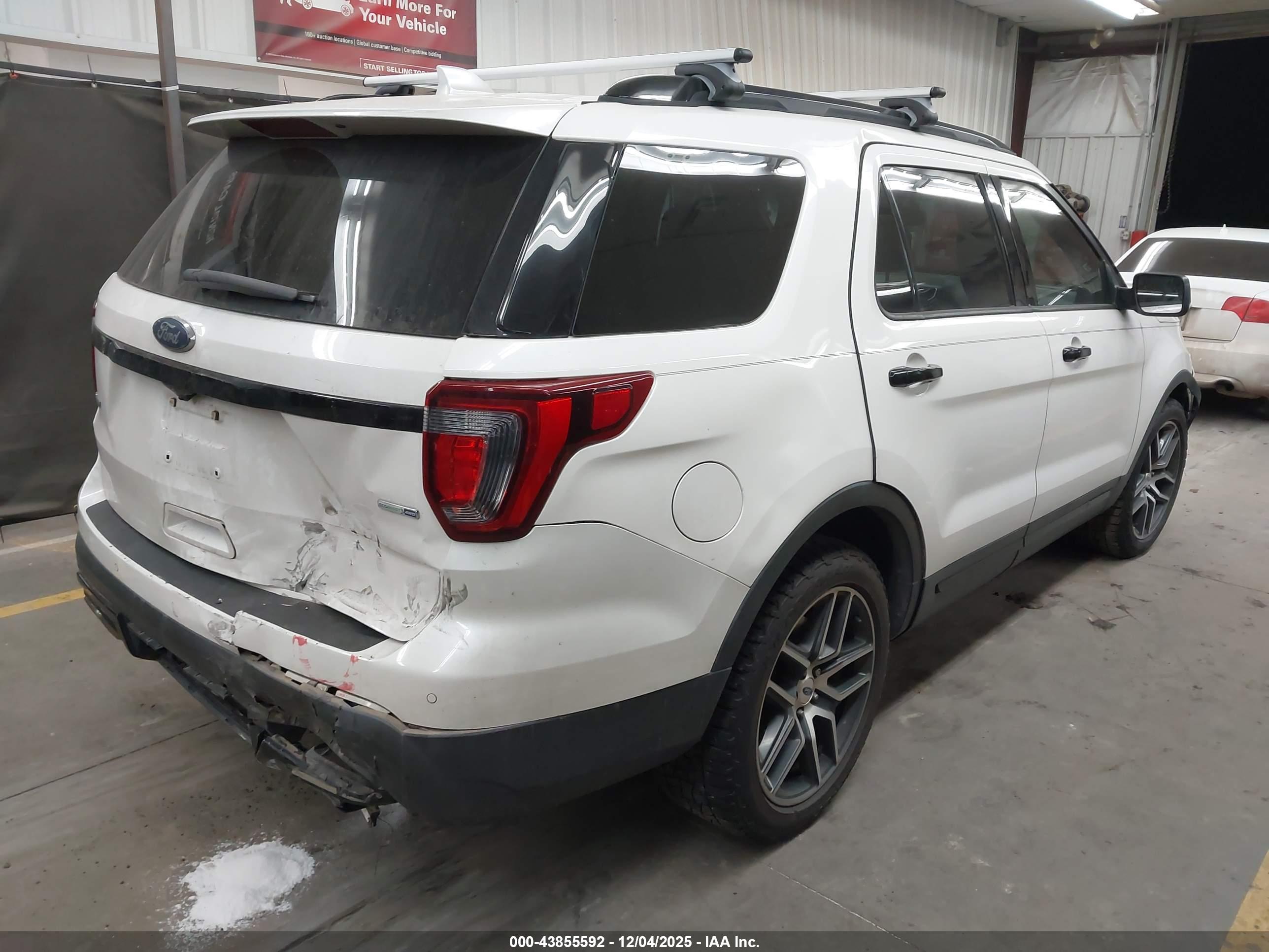 FORD EXPLORER image 4
