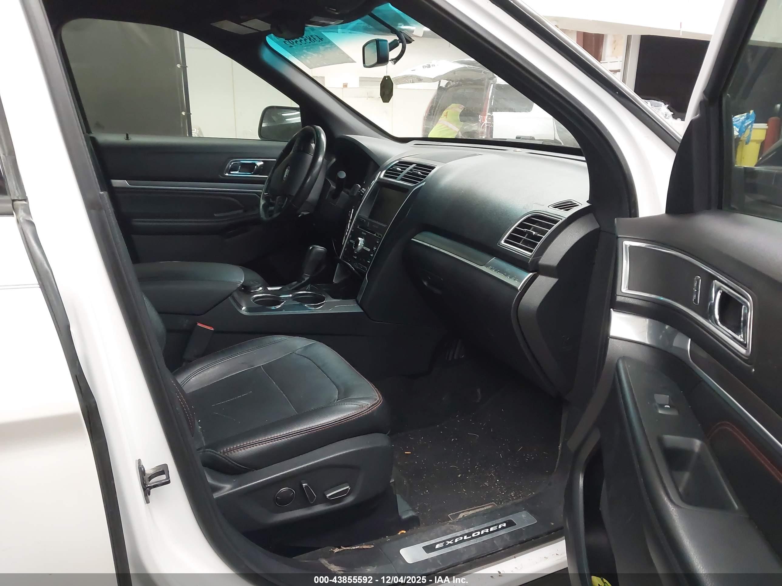 FORD EXPLORER image 5