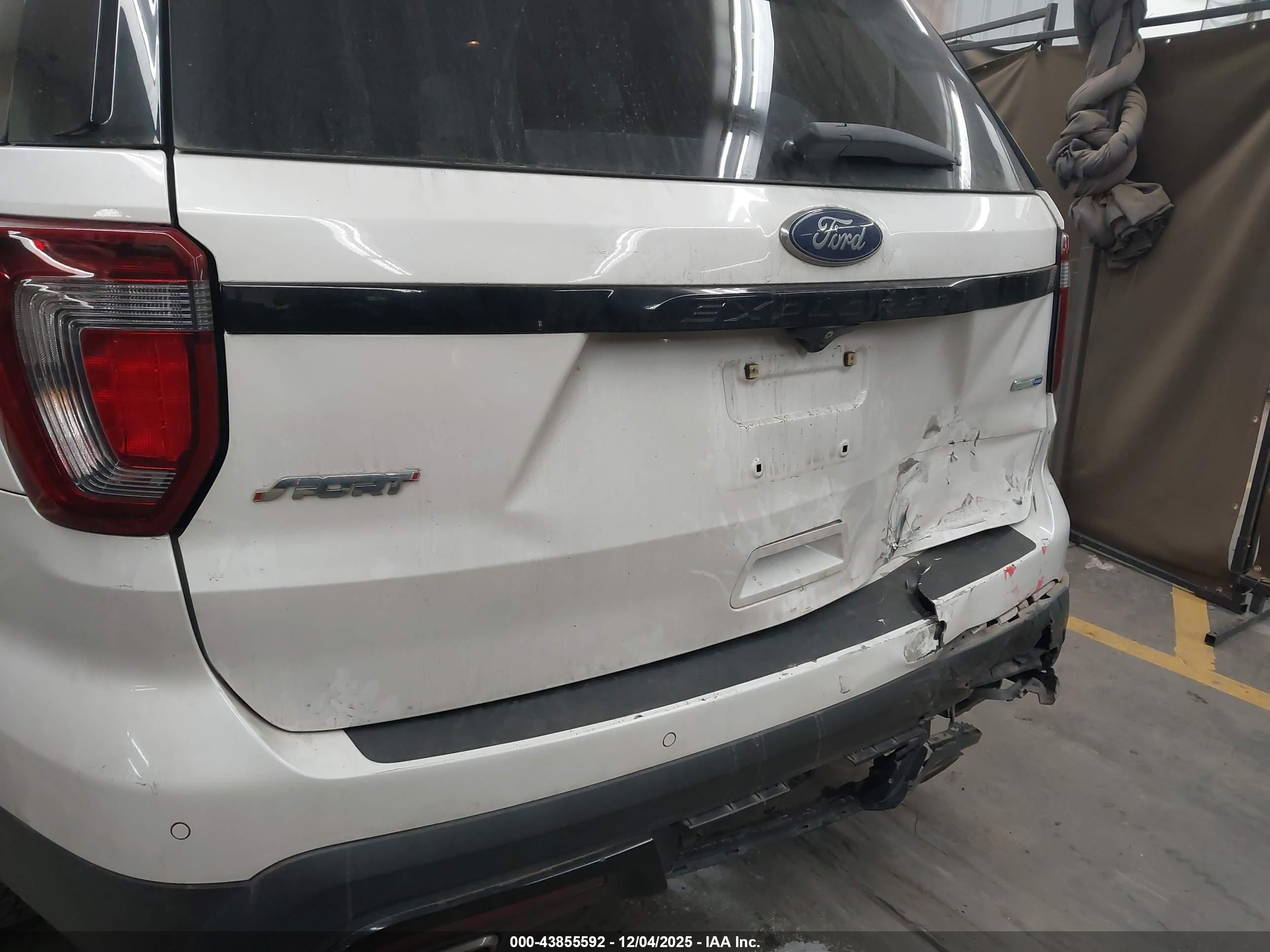 FORD EXPLORER image 6