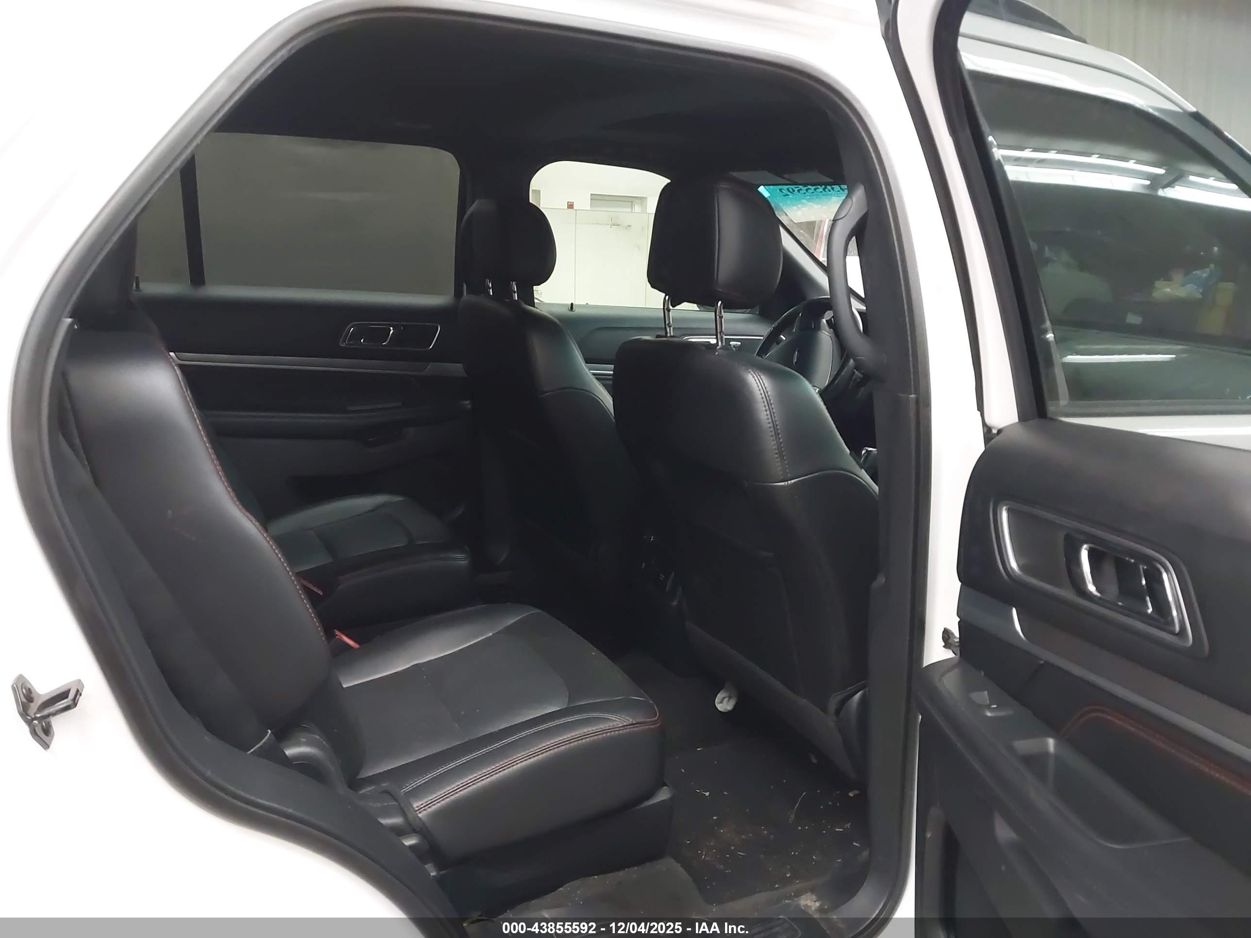 FORD EXPLORER image 8