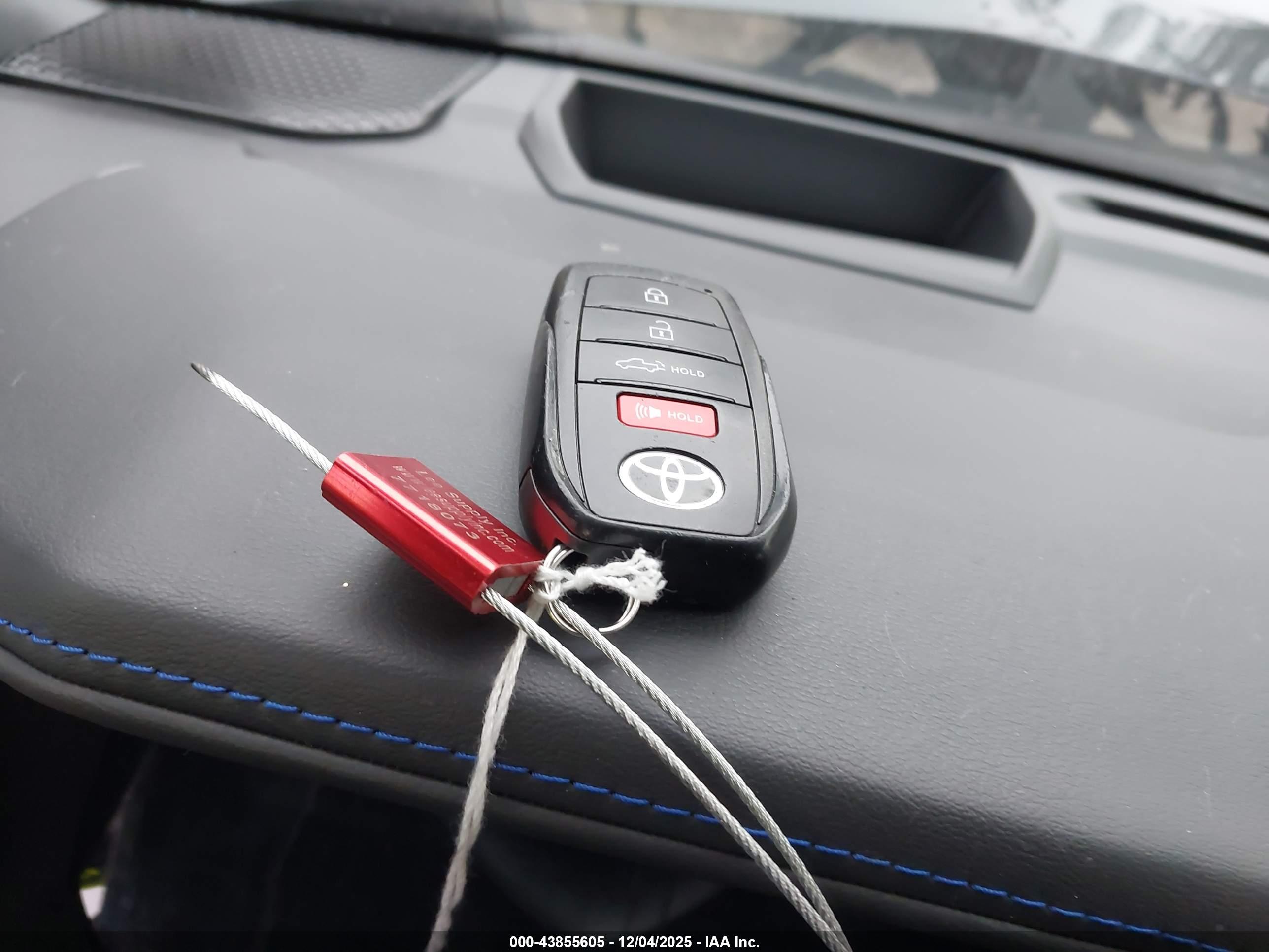 TOYOTA TUNDRA image 11