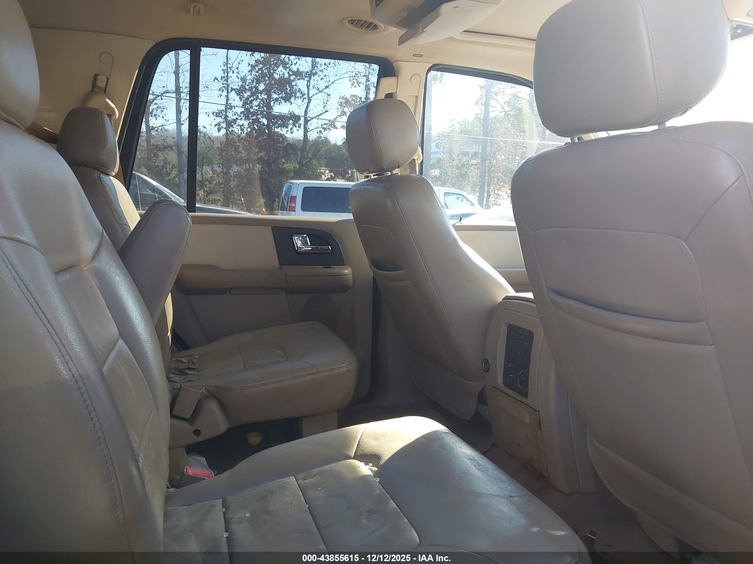FORD EXPEDITION image 8