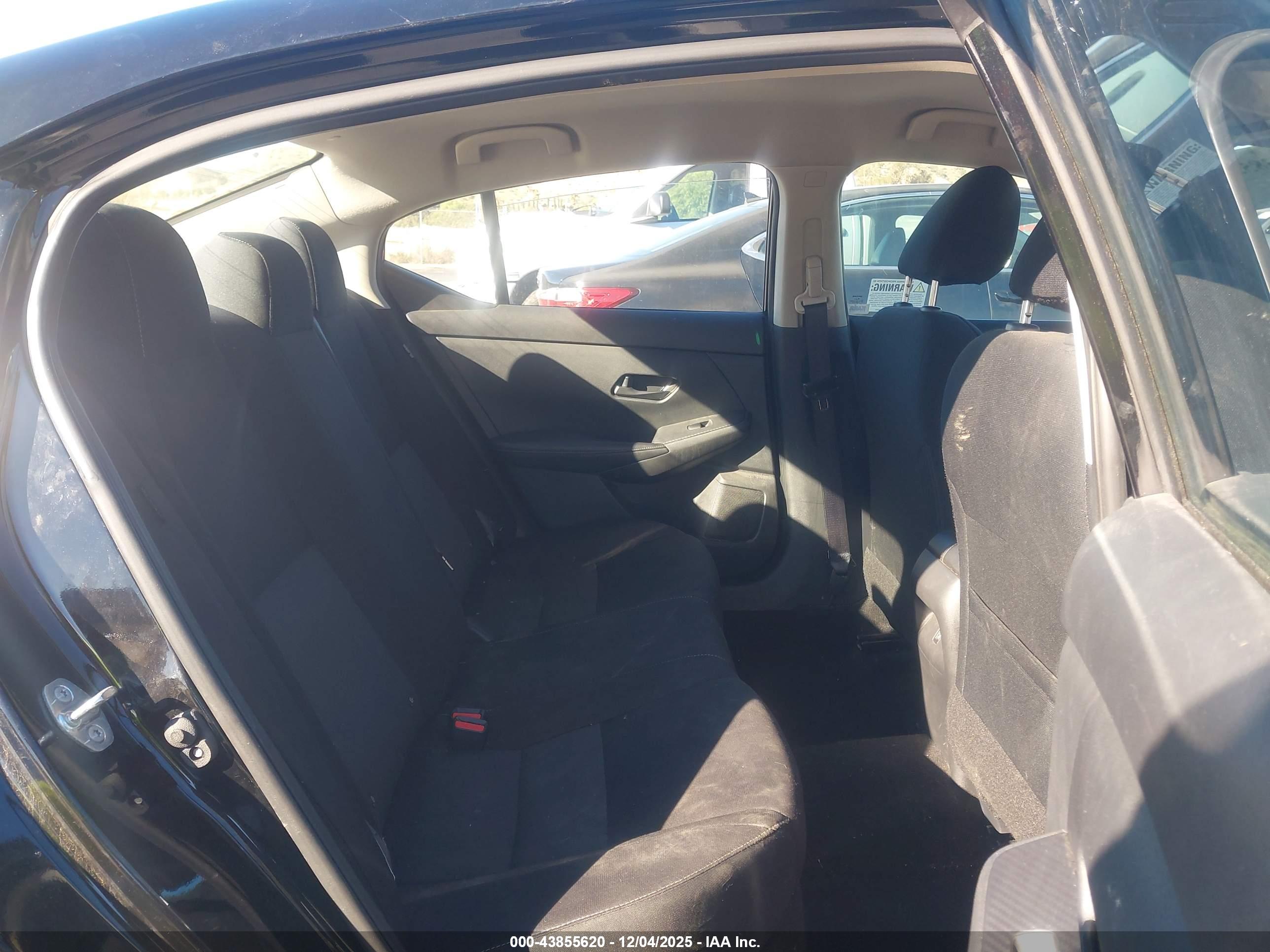 NISSAN SENTRA image 8