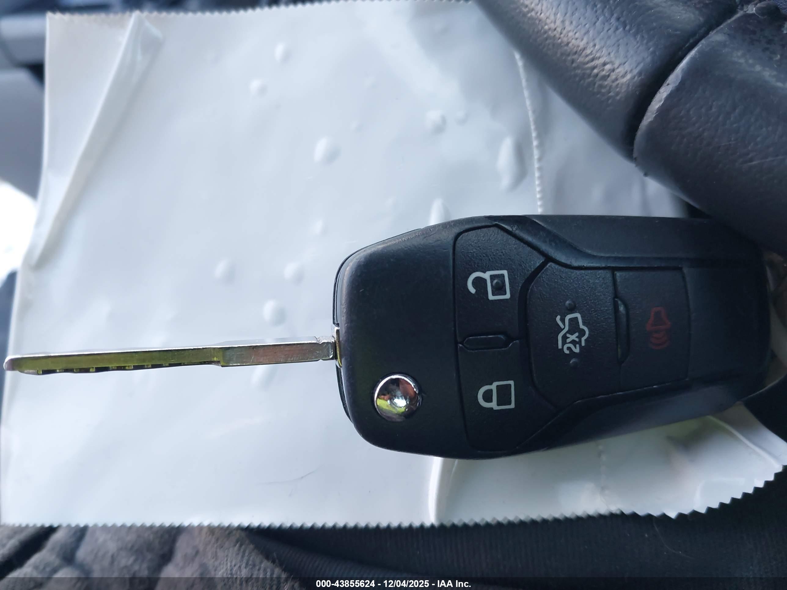 FORD FUSION image 11