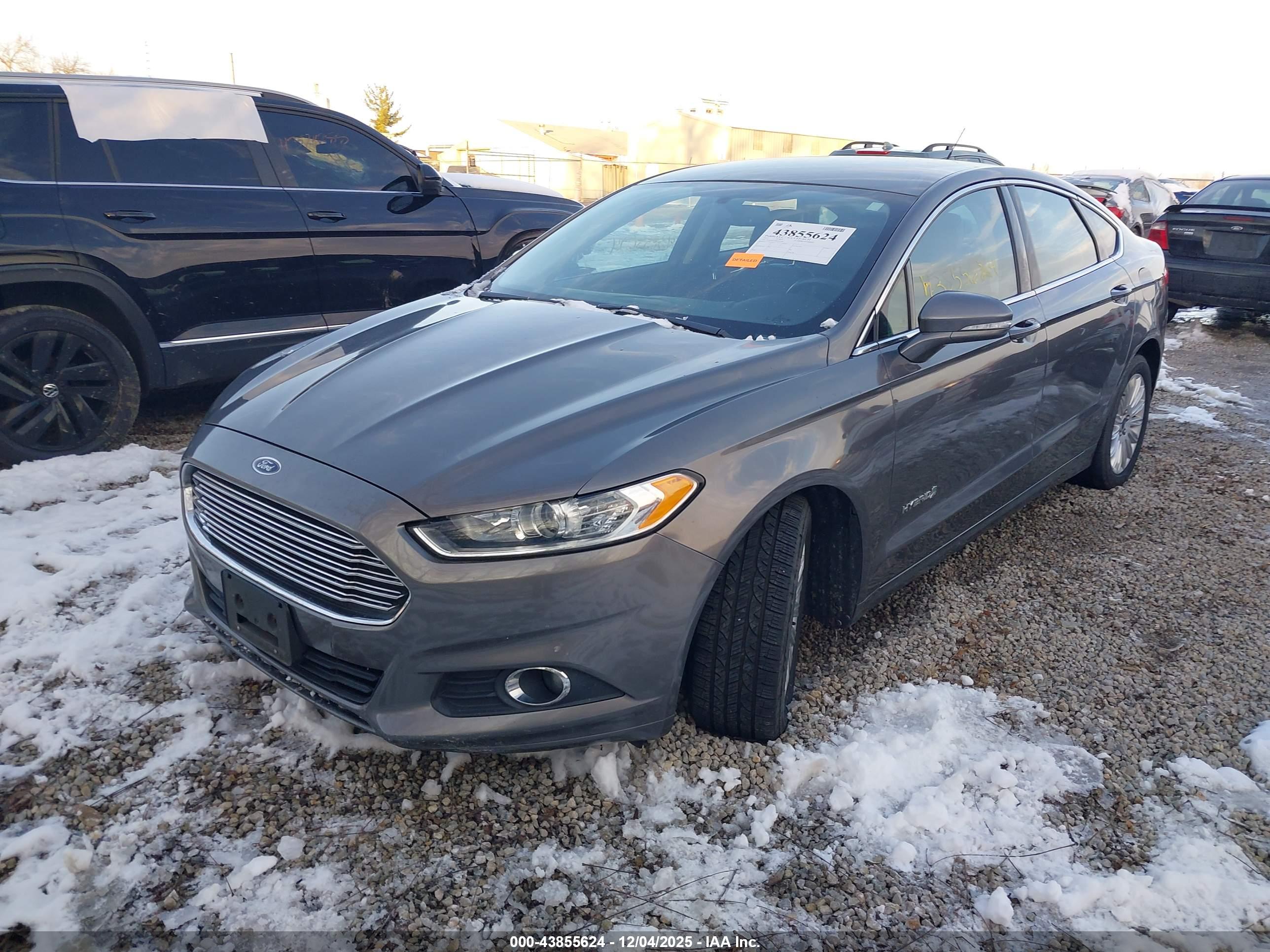 FORD FUSION image 2