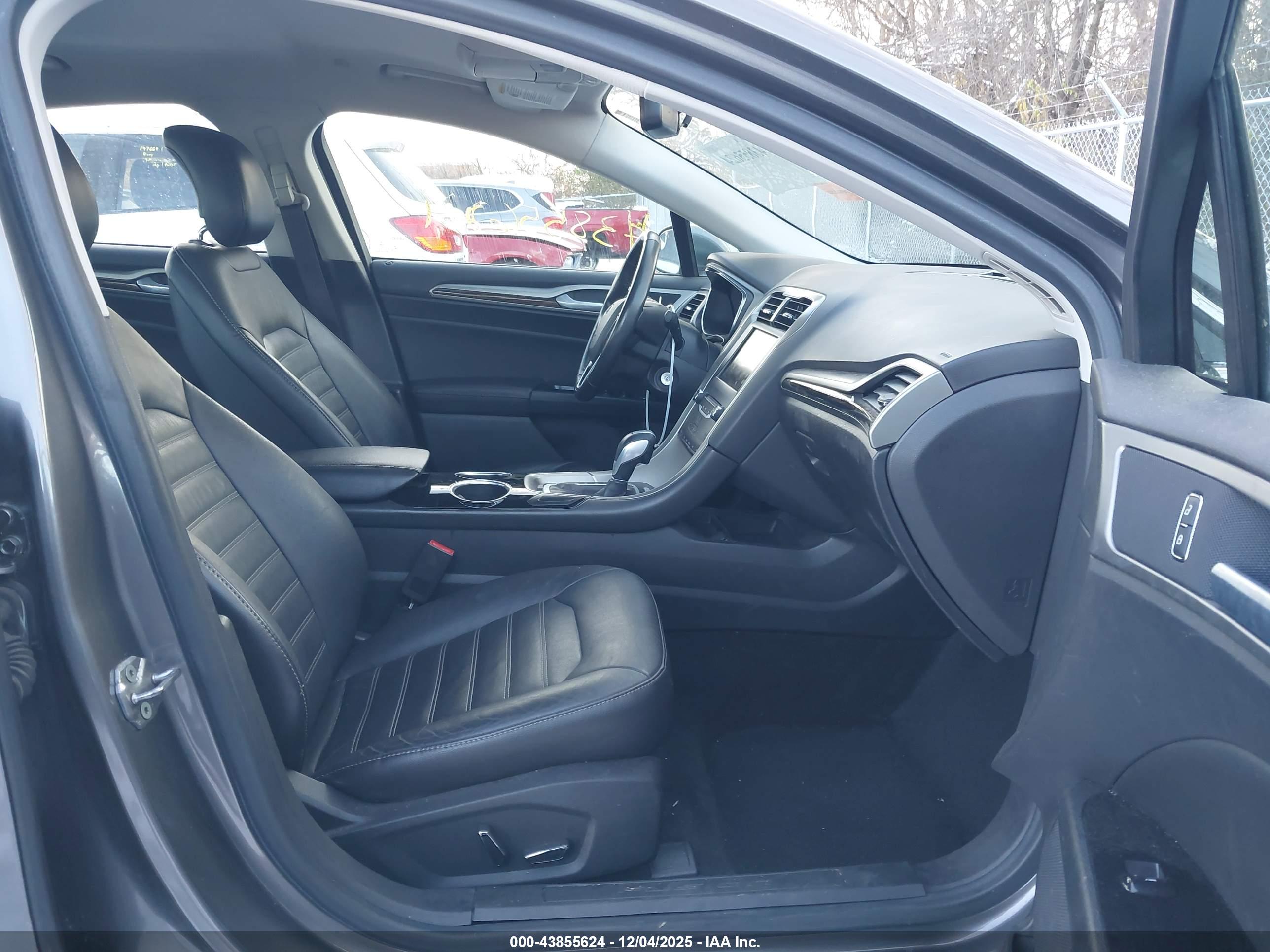 FORD FUSION image 5