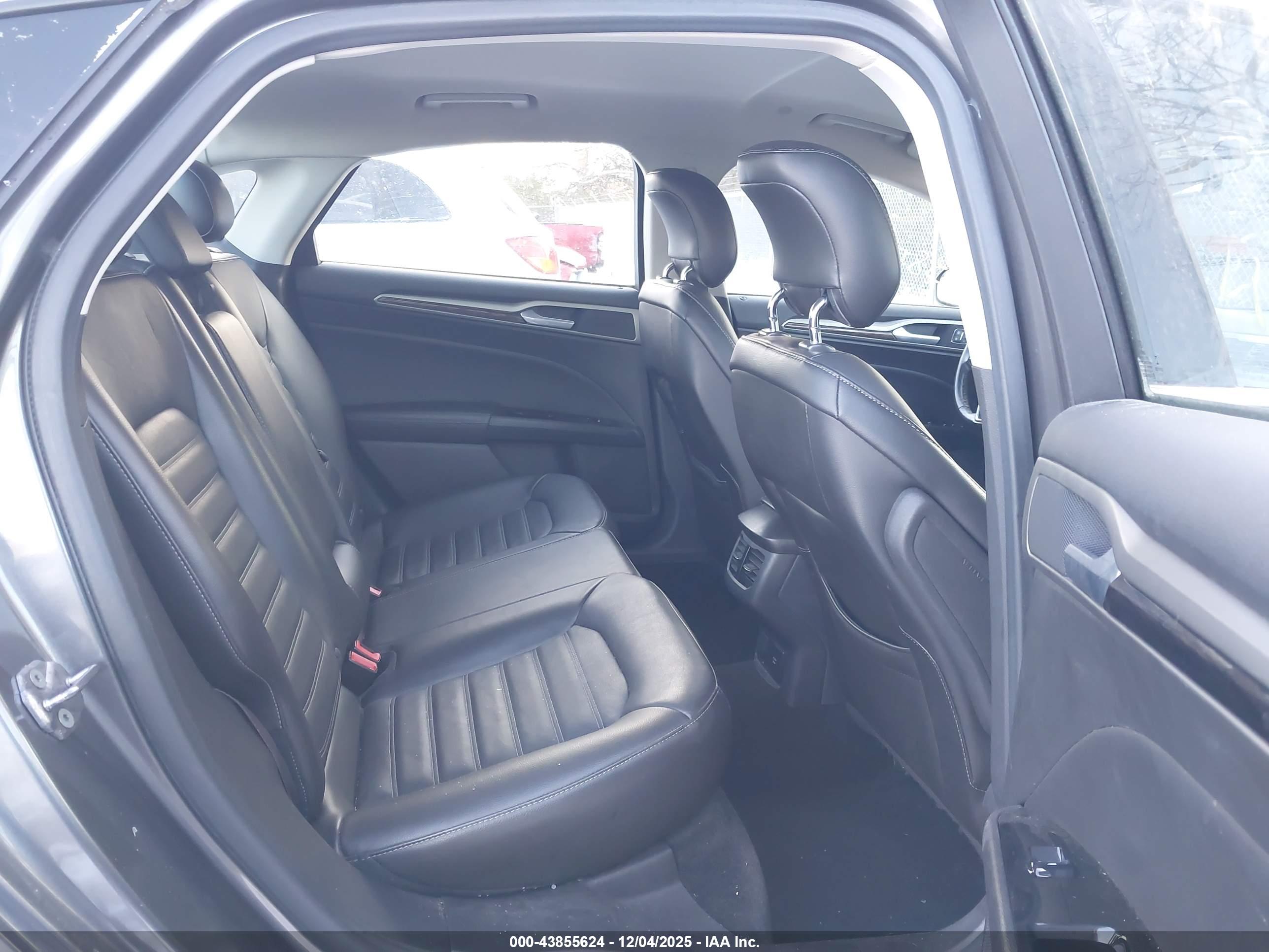 FORD FUSION image 8