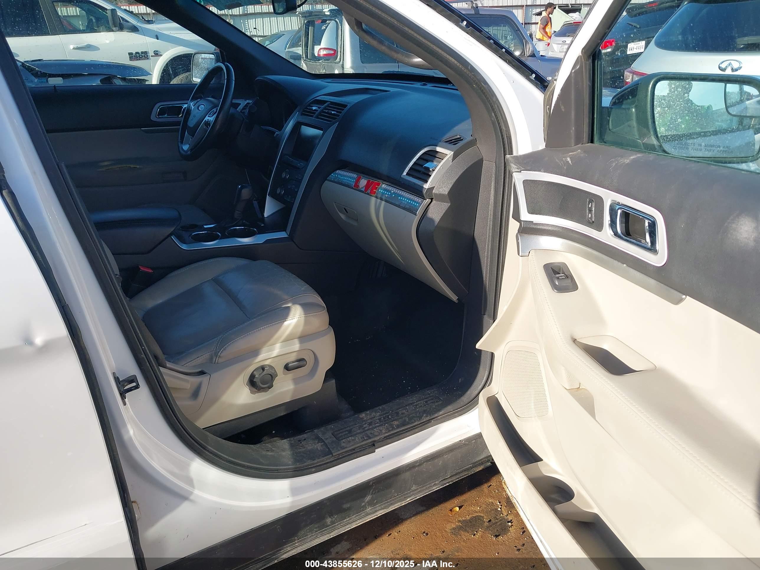 FORD EXPLORER image 5