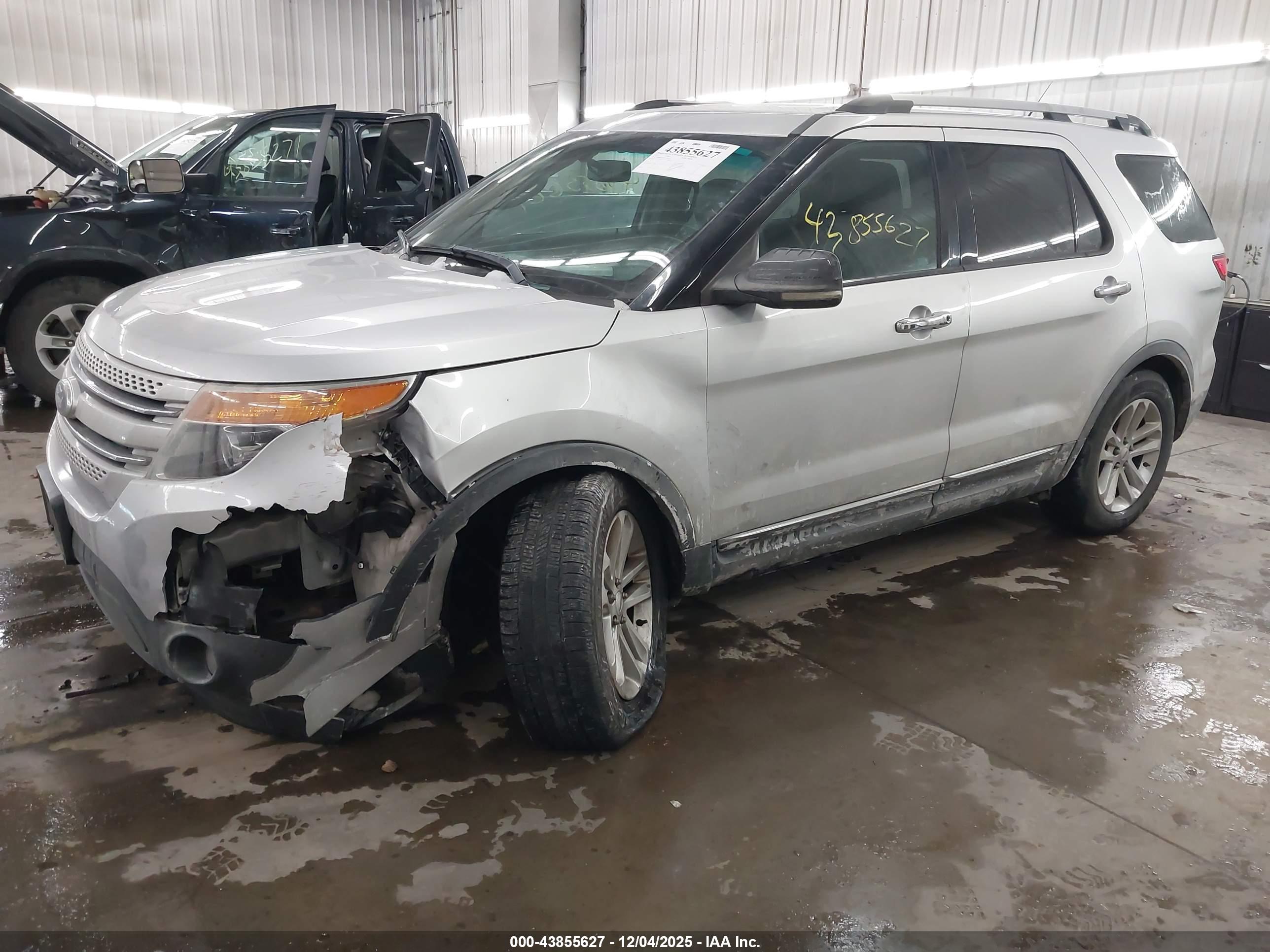 FORD EXPLORER image 2