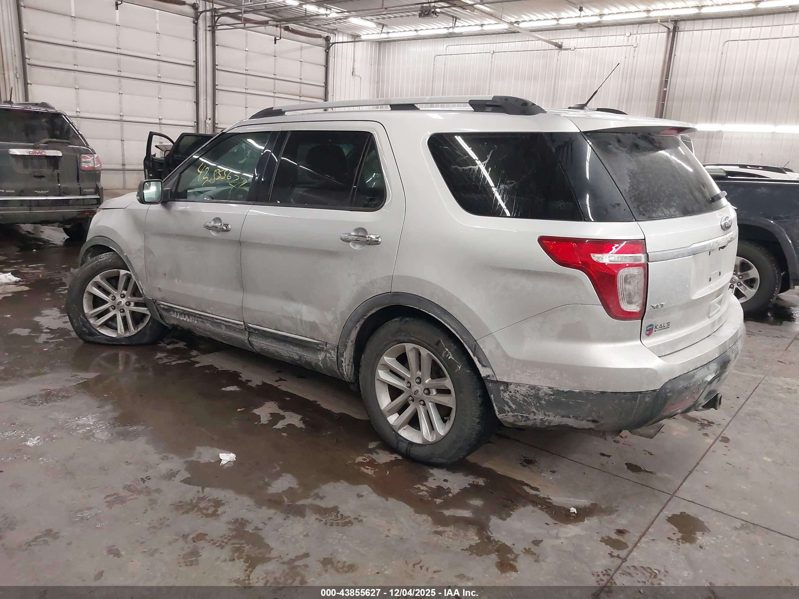 FORD EXPLORER image 3