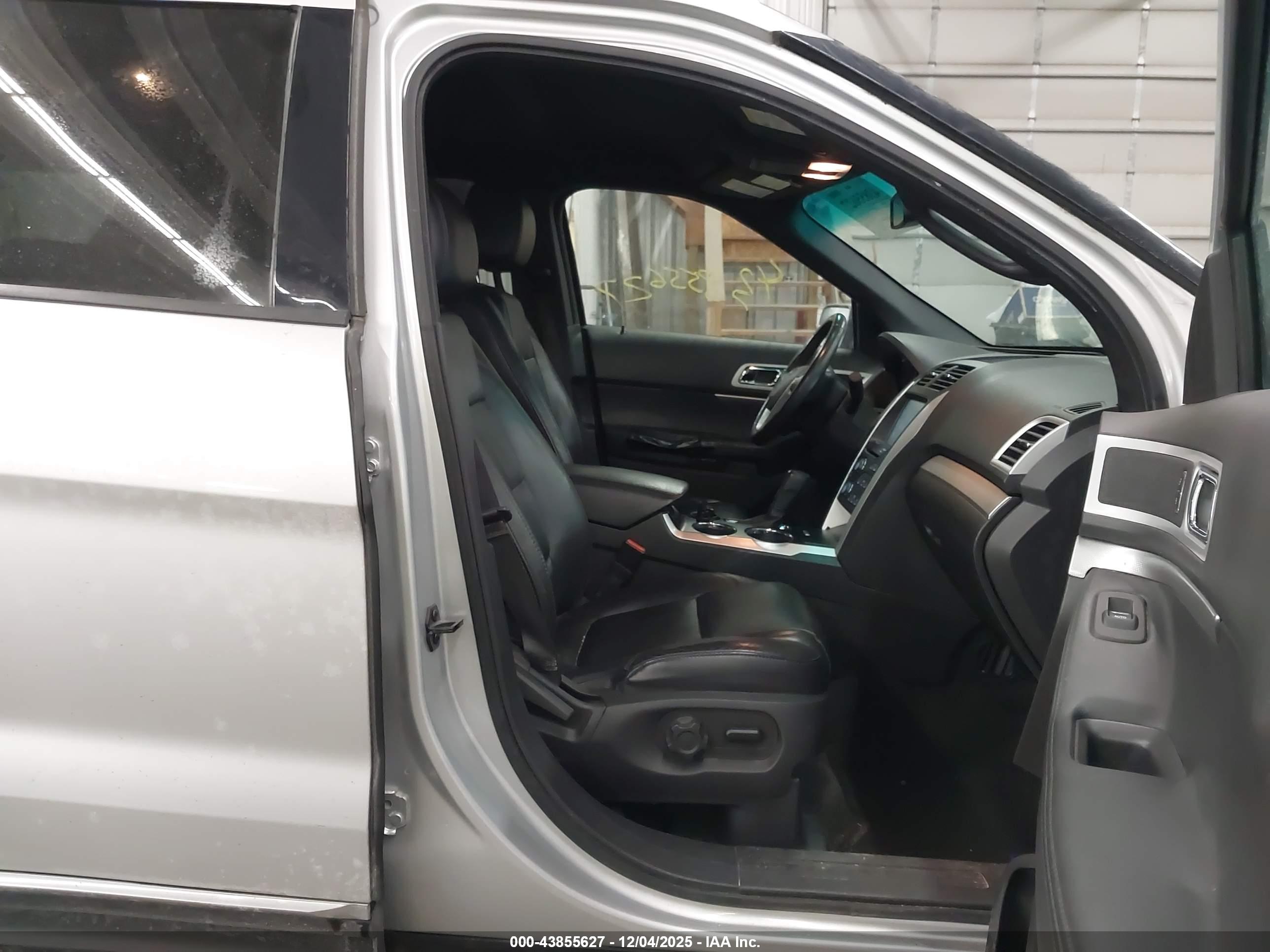 FORD EXPLORER image 5