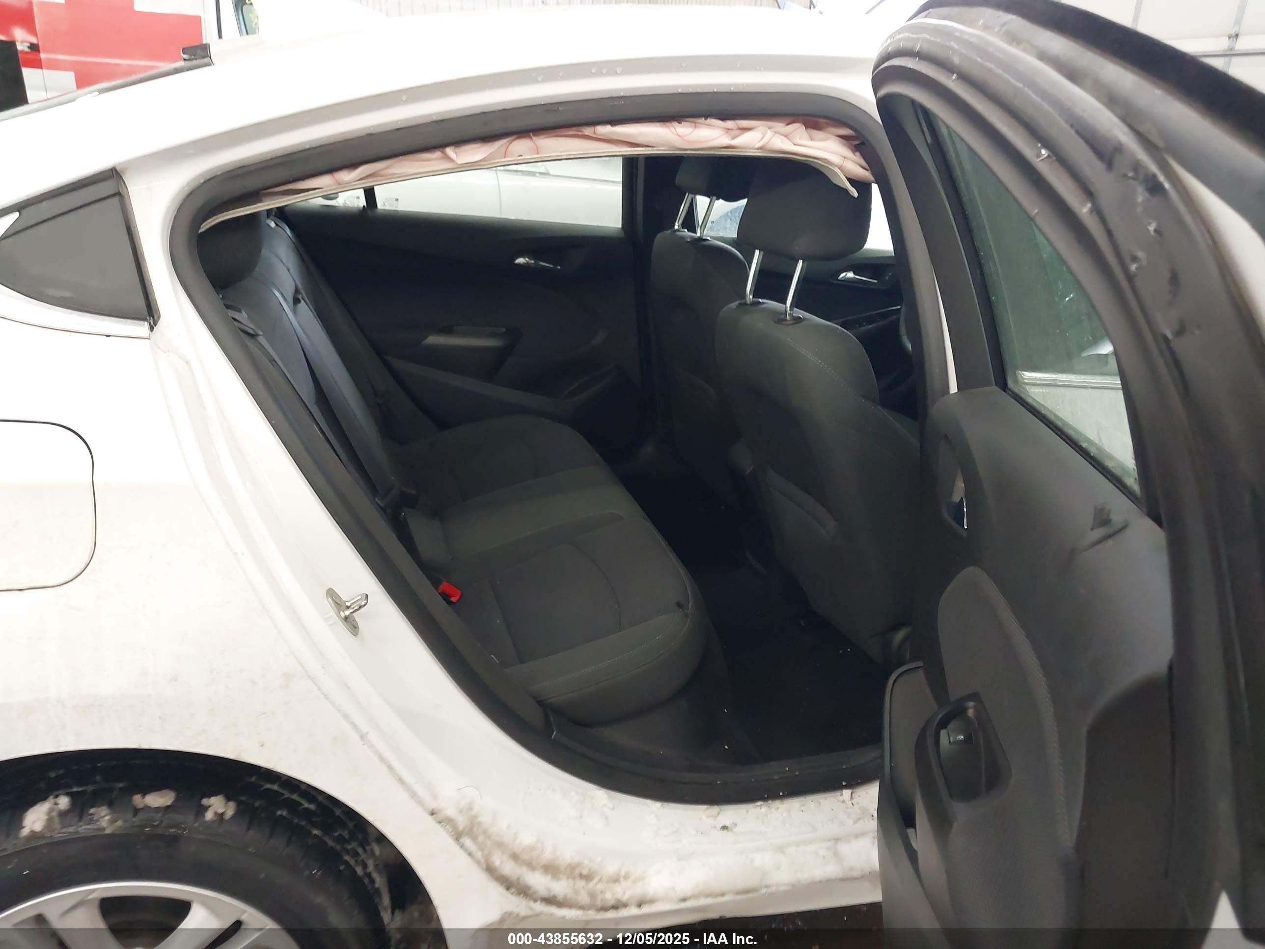 CHEVROLET CRUZE image 8