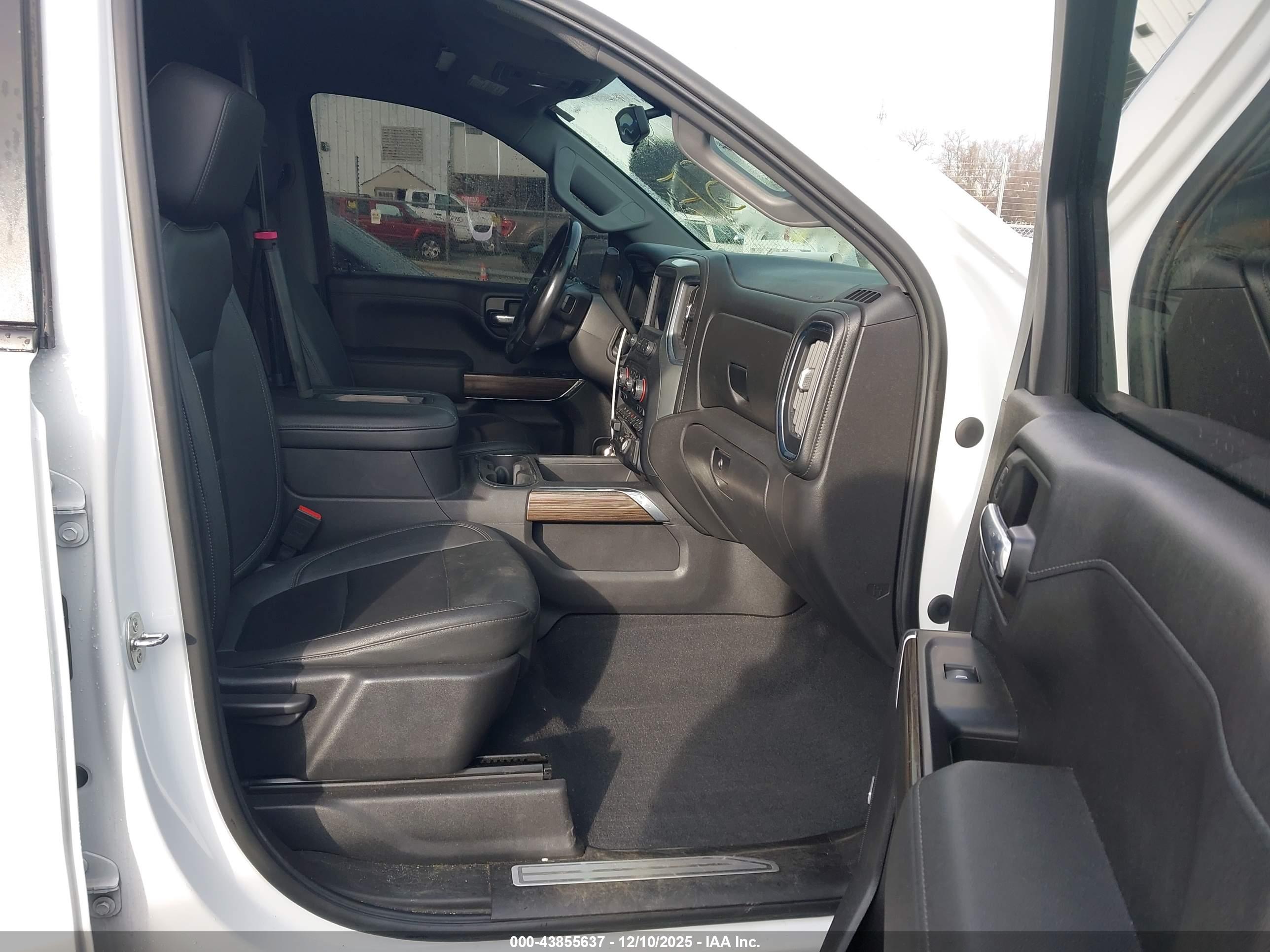 CHEVROLET SILVERADO image 5