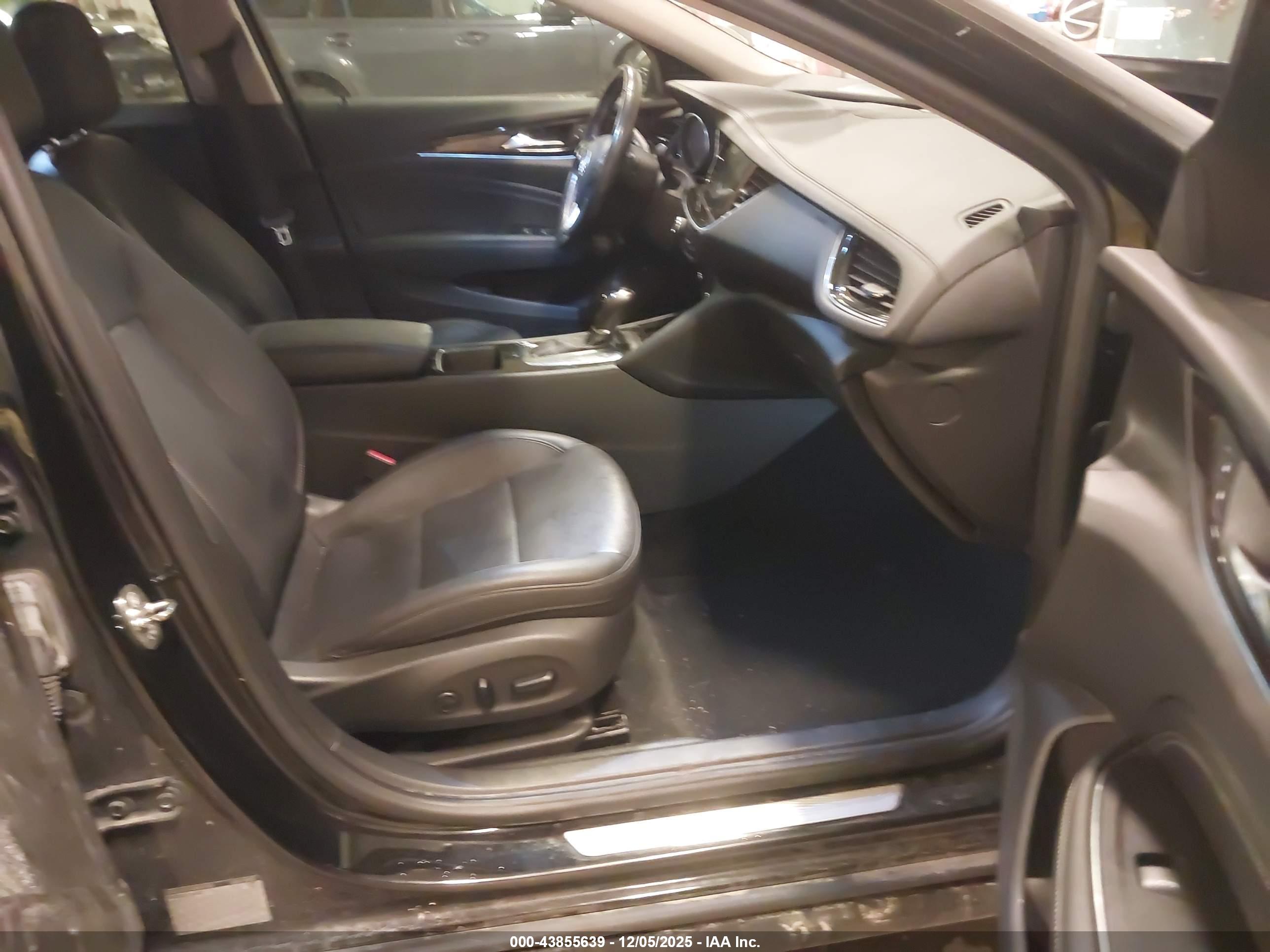 BUICK REGAL image 5