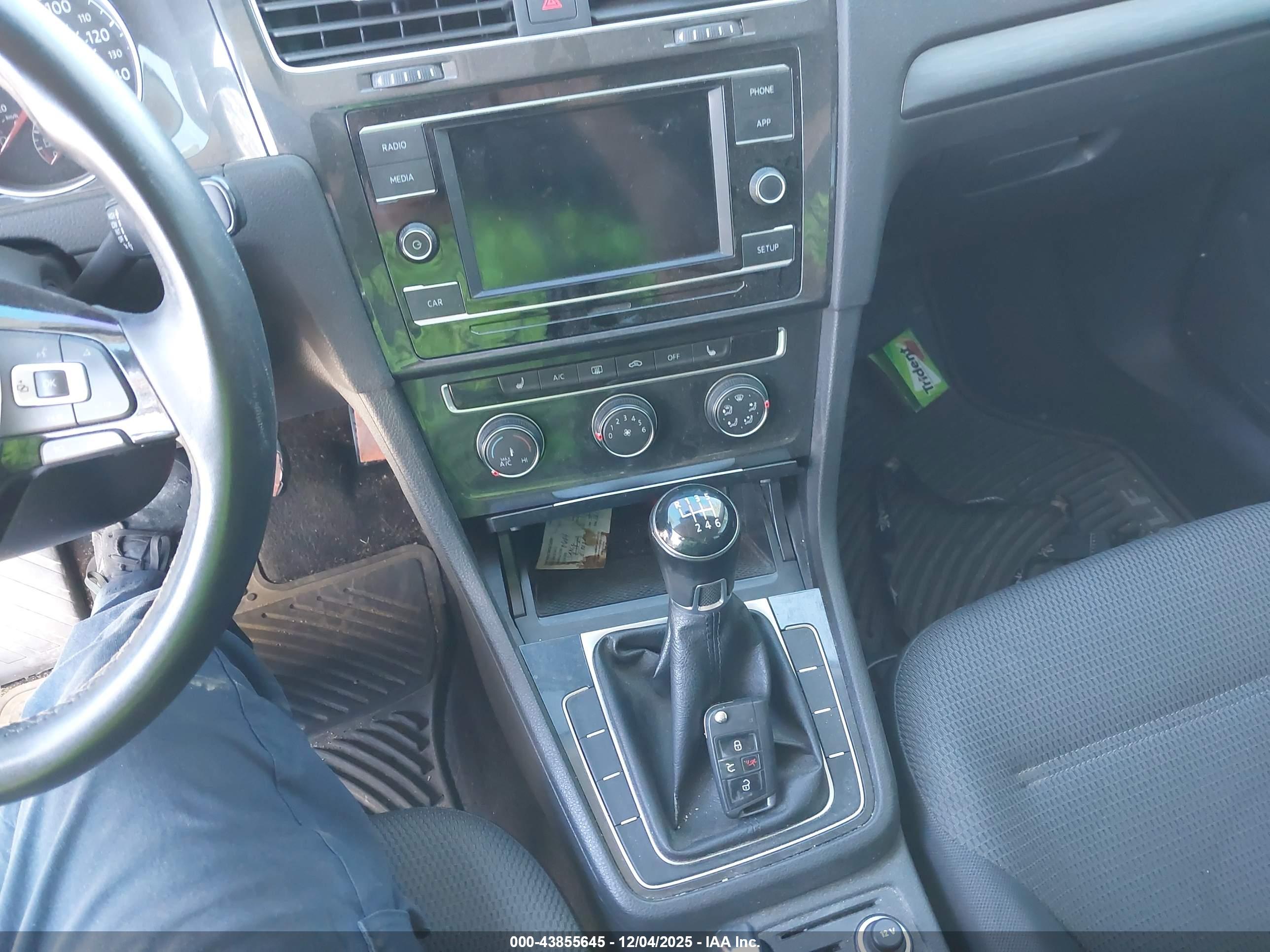 VOLKSWAGEN GOLF image 11