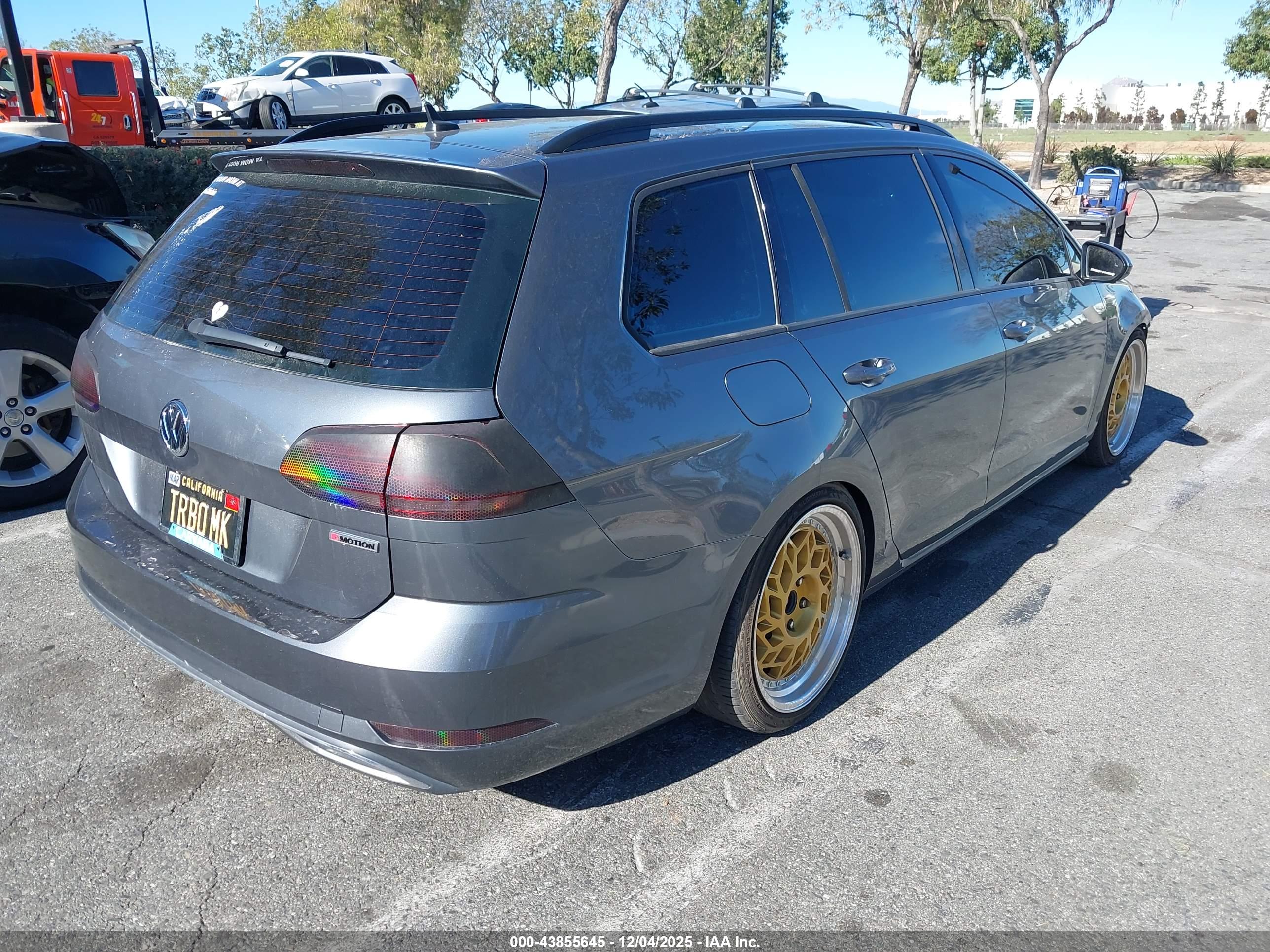 VOLKSWAGEN GOLF image 4