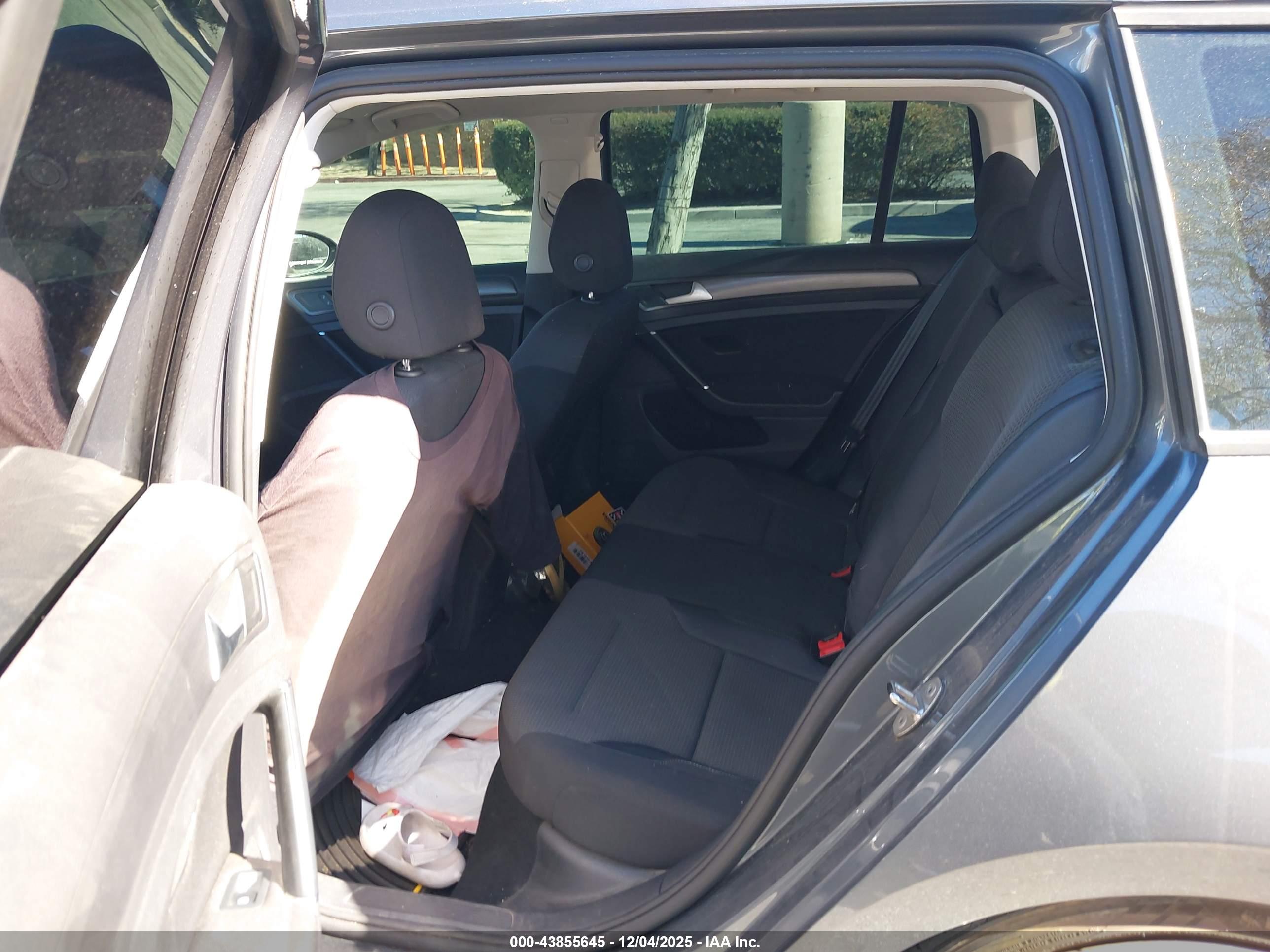 VOLKSWAGEN GOLF image 8