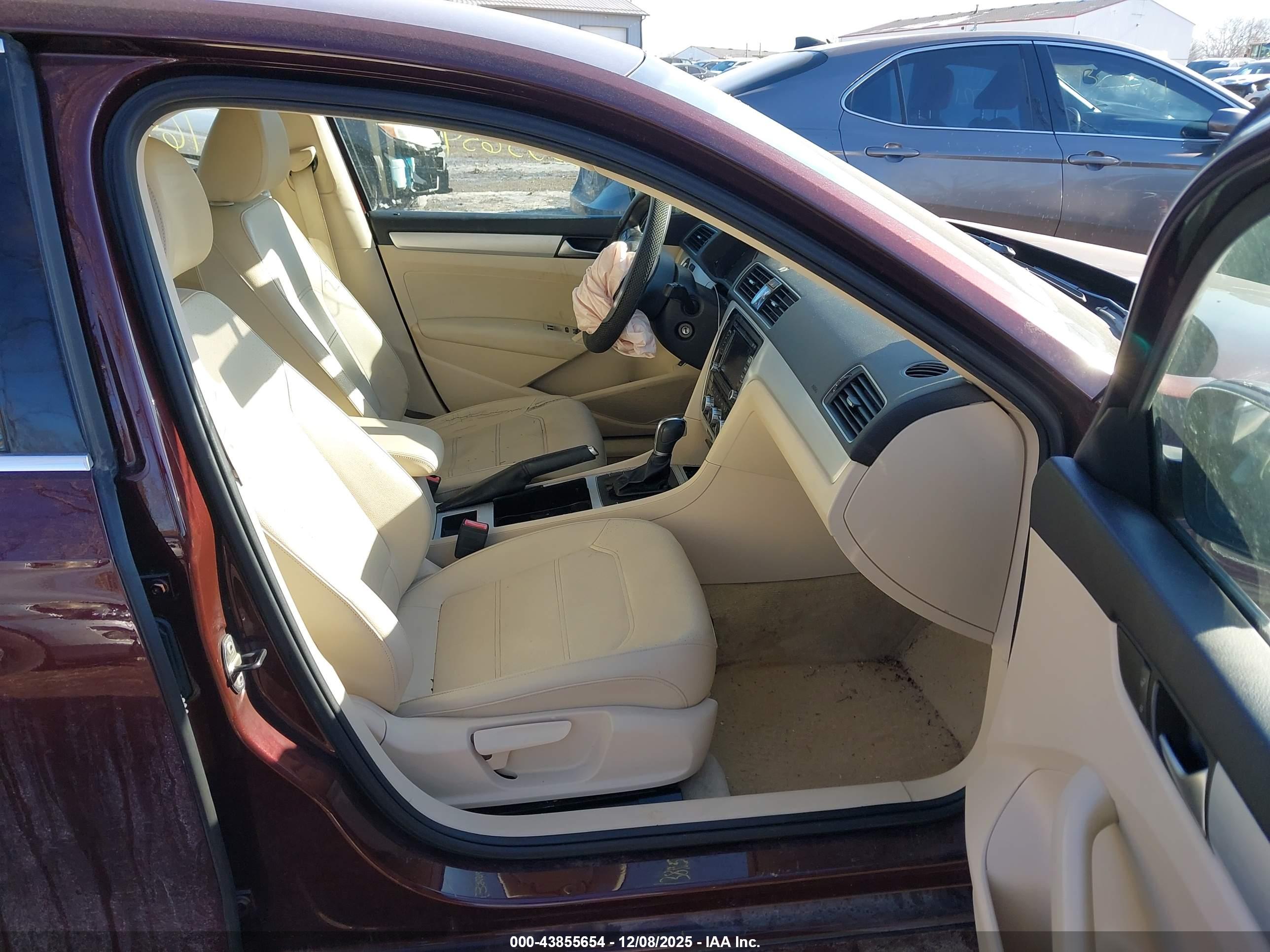 VOLKSWAGEN PASSAT image 5