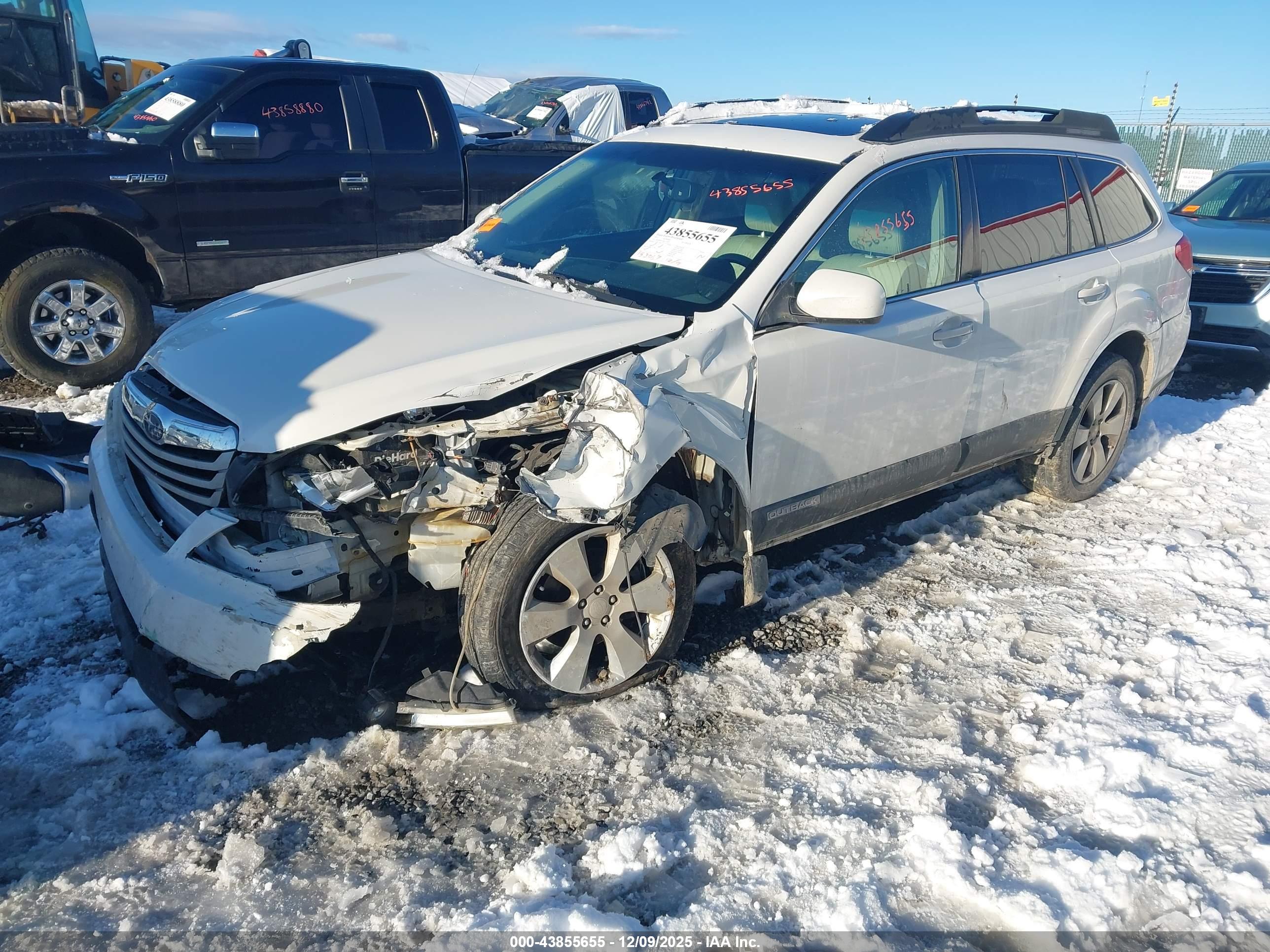 SUBARU OUTBACK image 2