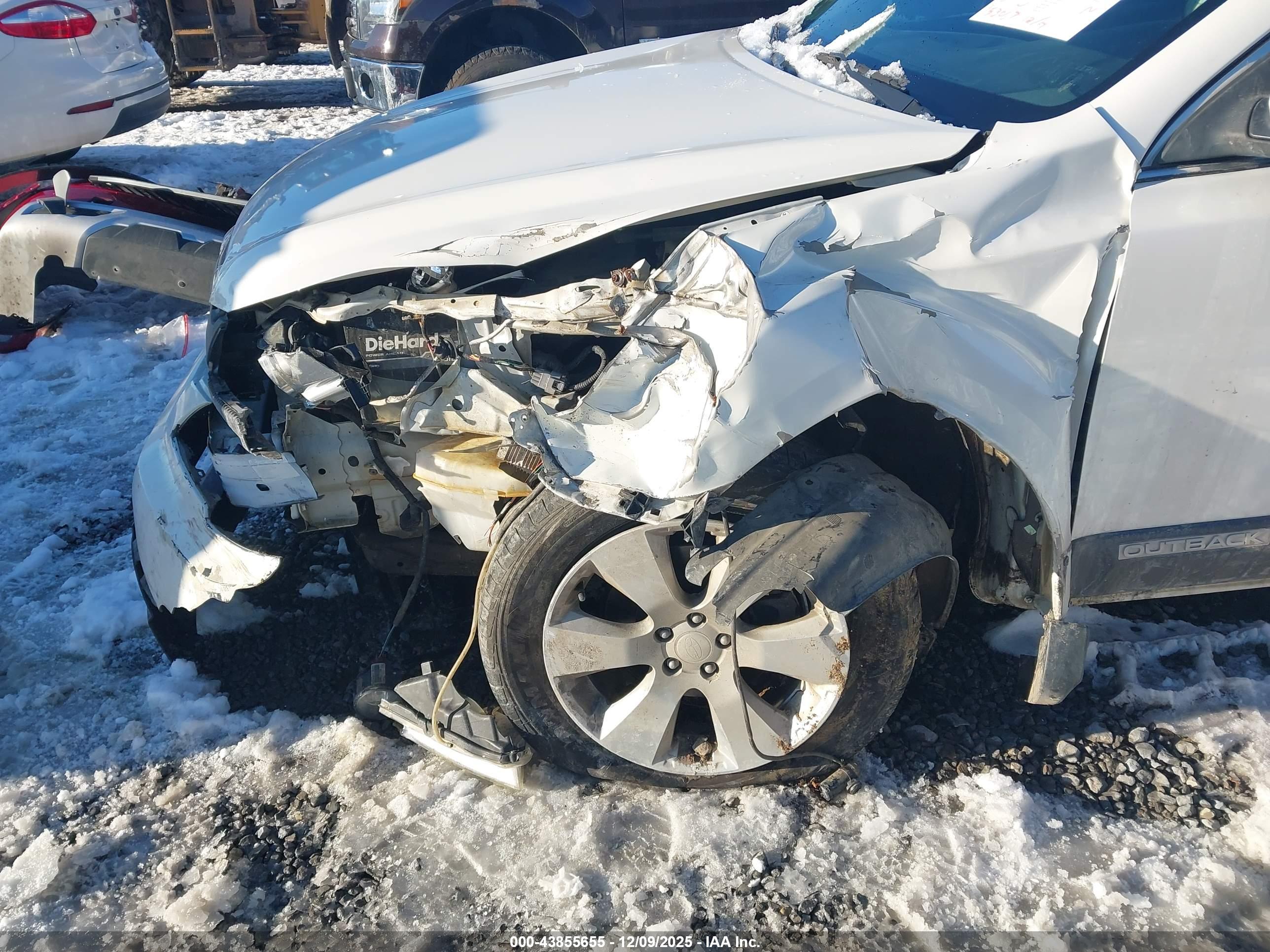 SUBARU OUTBACK image 6