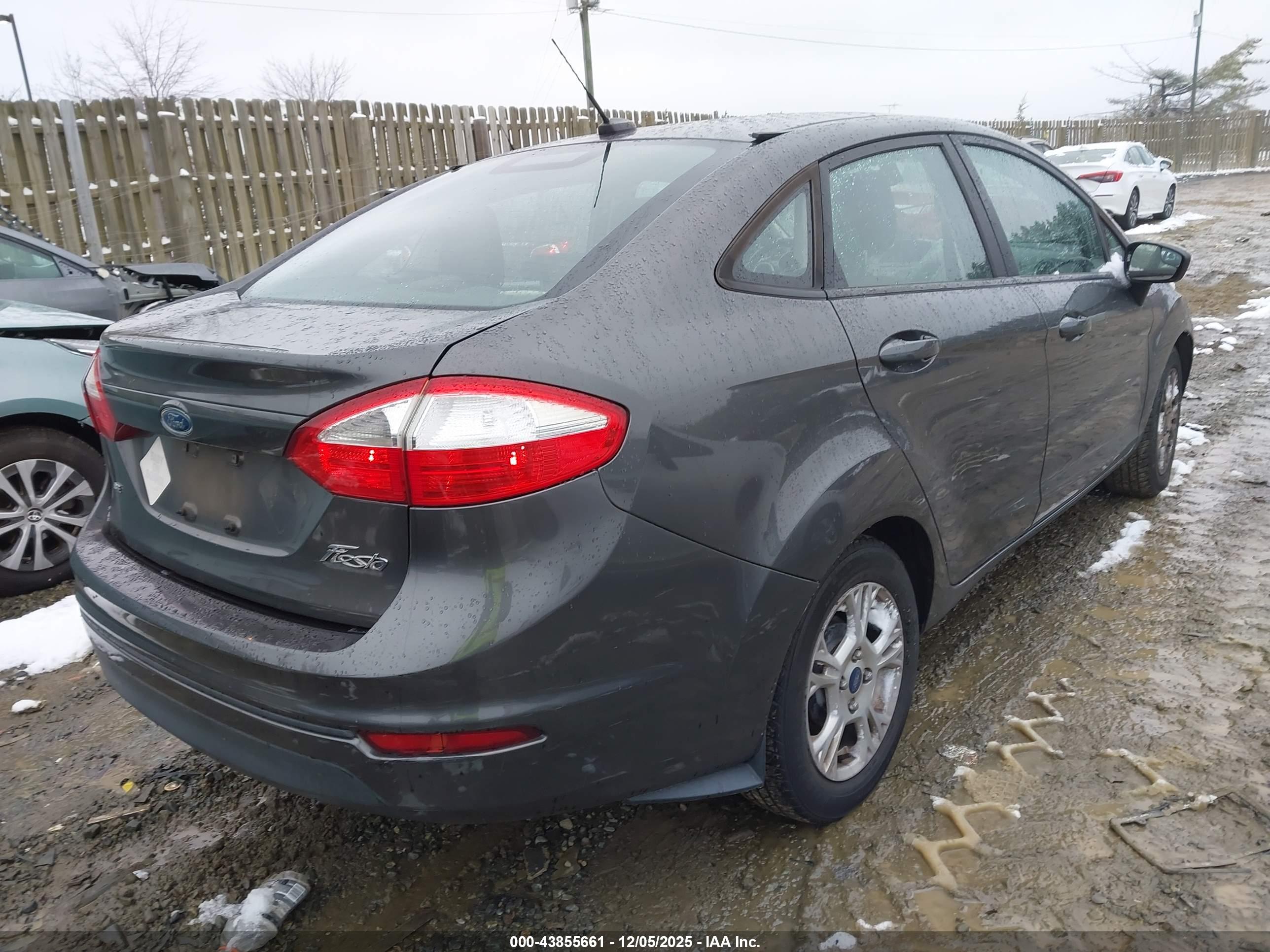 FORD FIESTA image 4