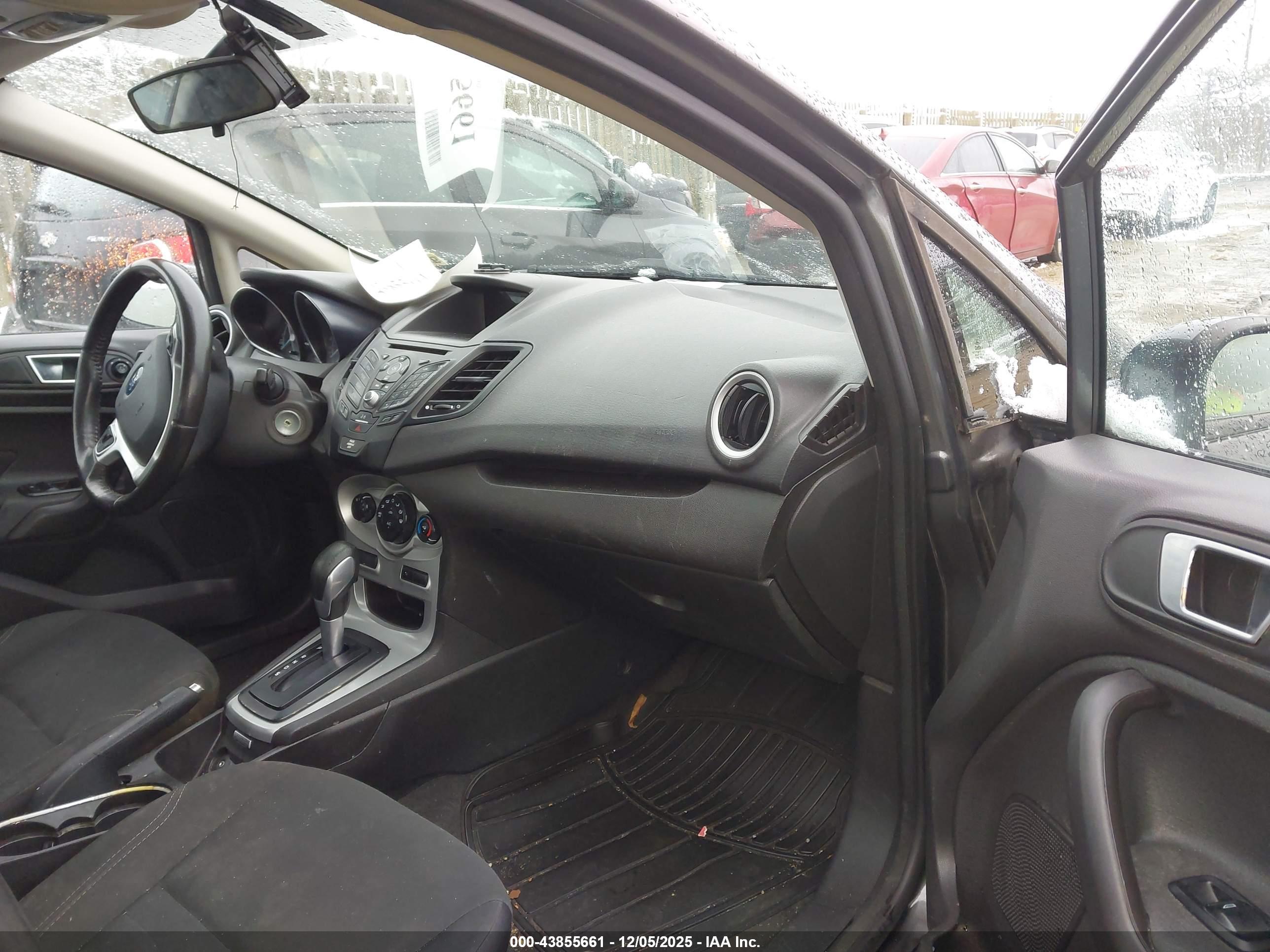 FORD FIESTA image 5