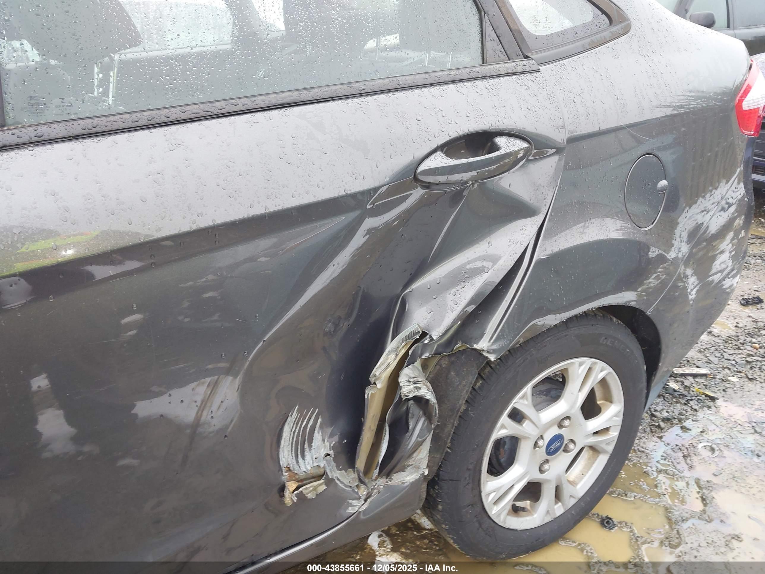 FORD FIESTA image 6