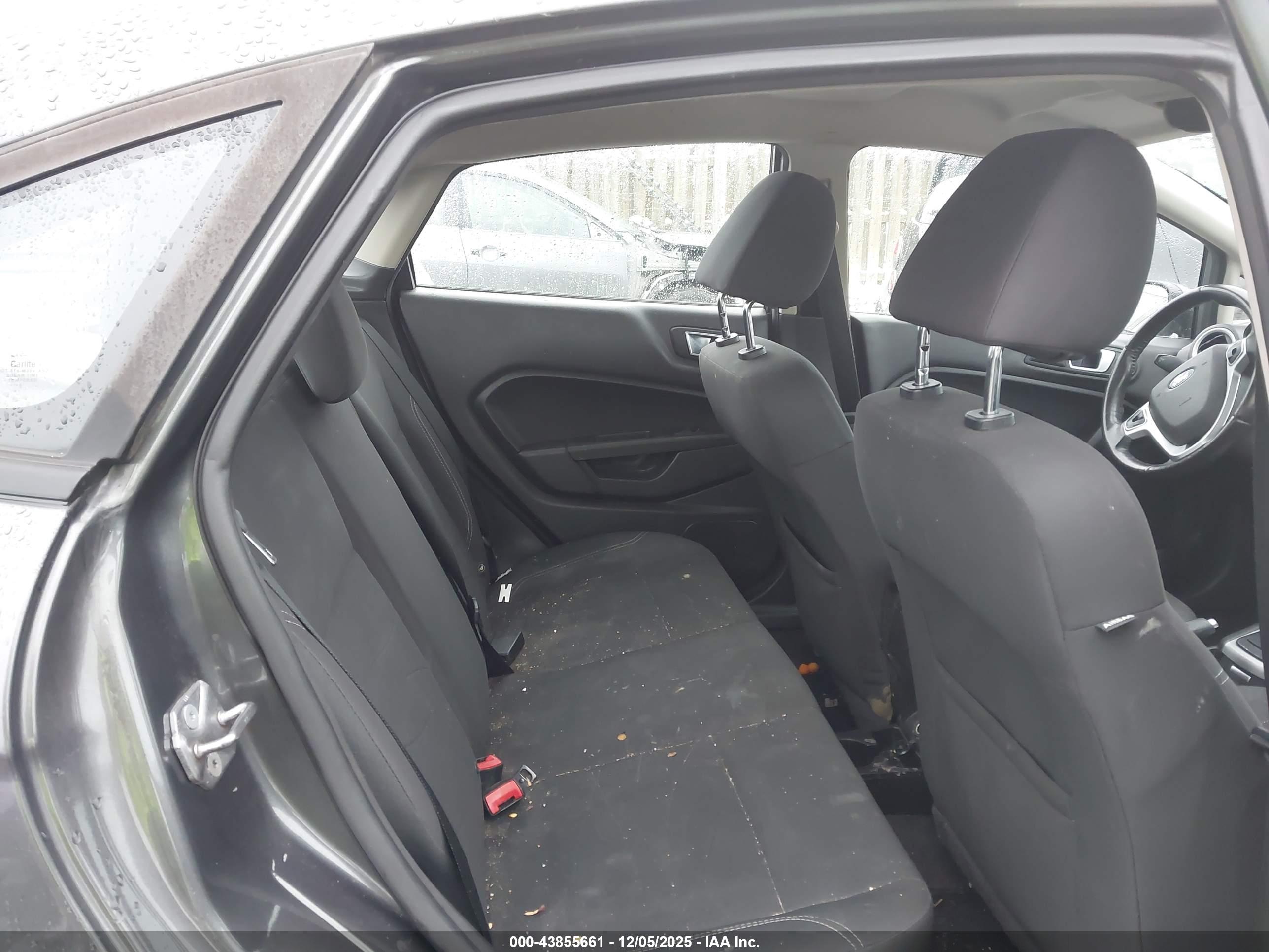 FORD FIESTA image 8