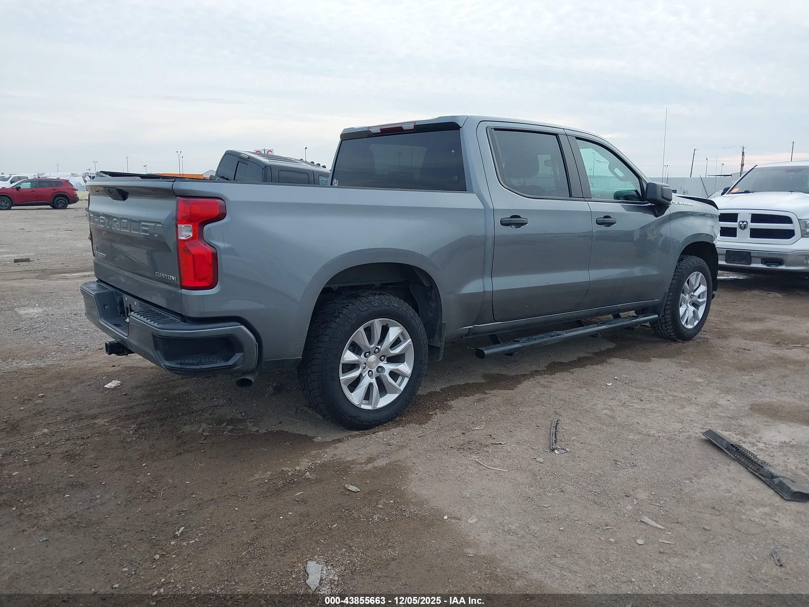 CHEVROLET SILVERADO image 4