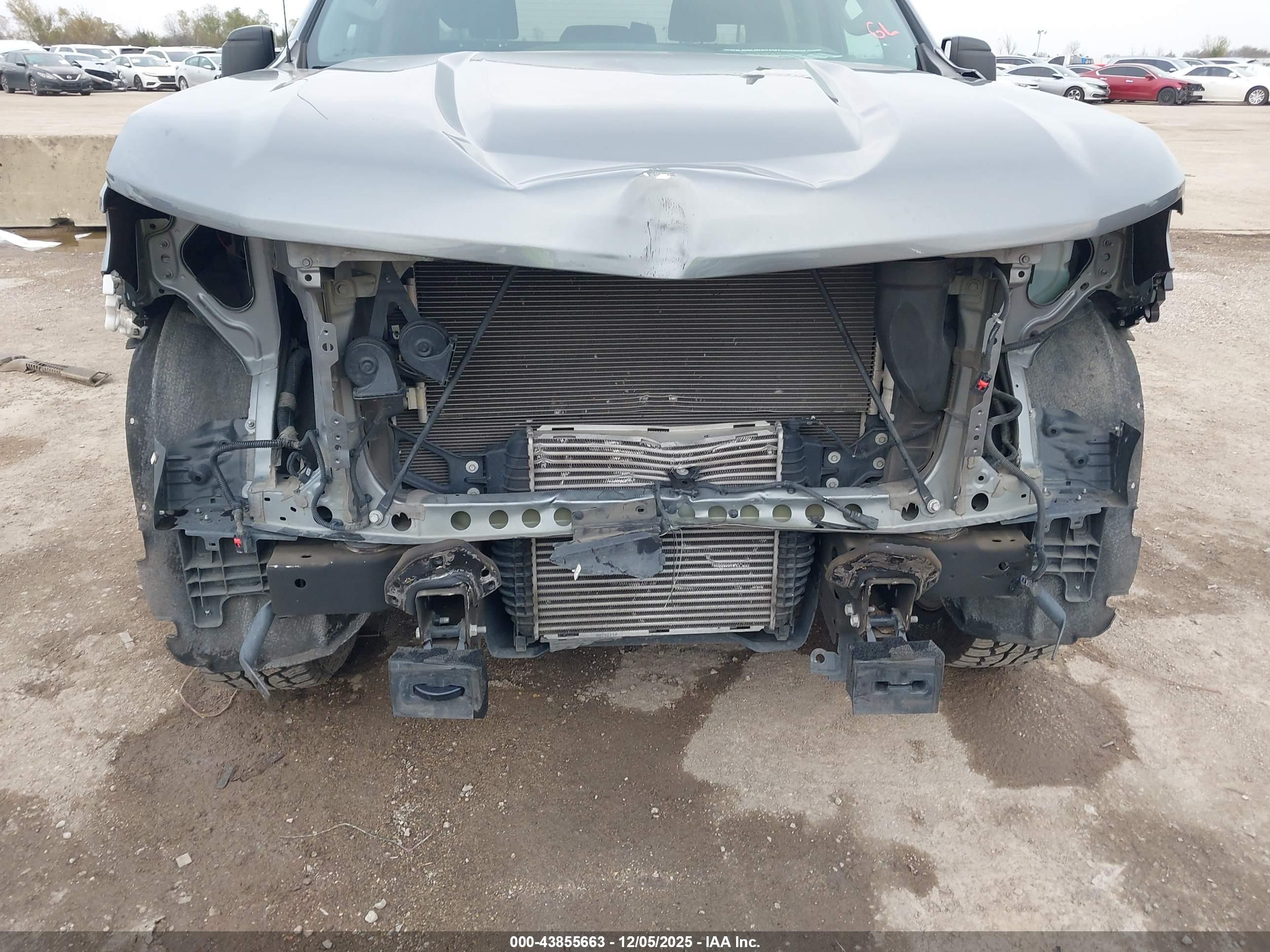 CHEVROLET SILVERADO image 6