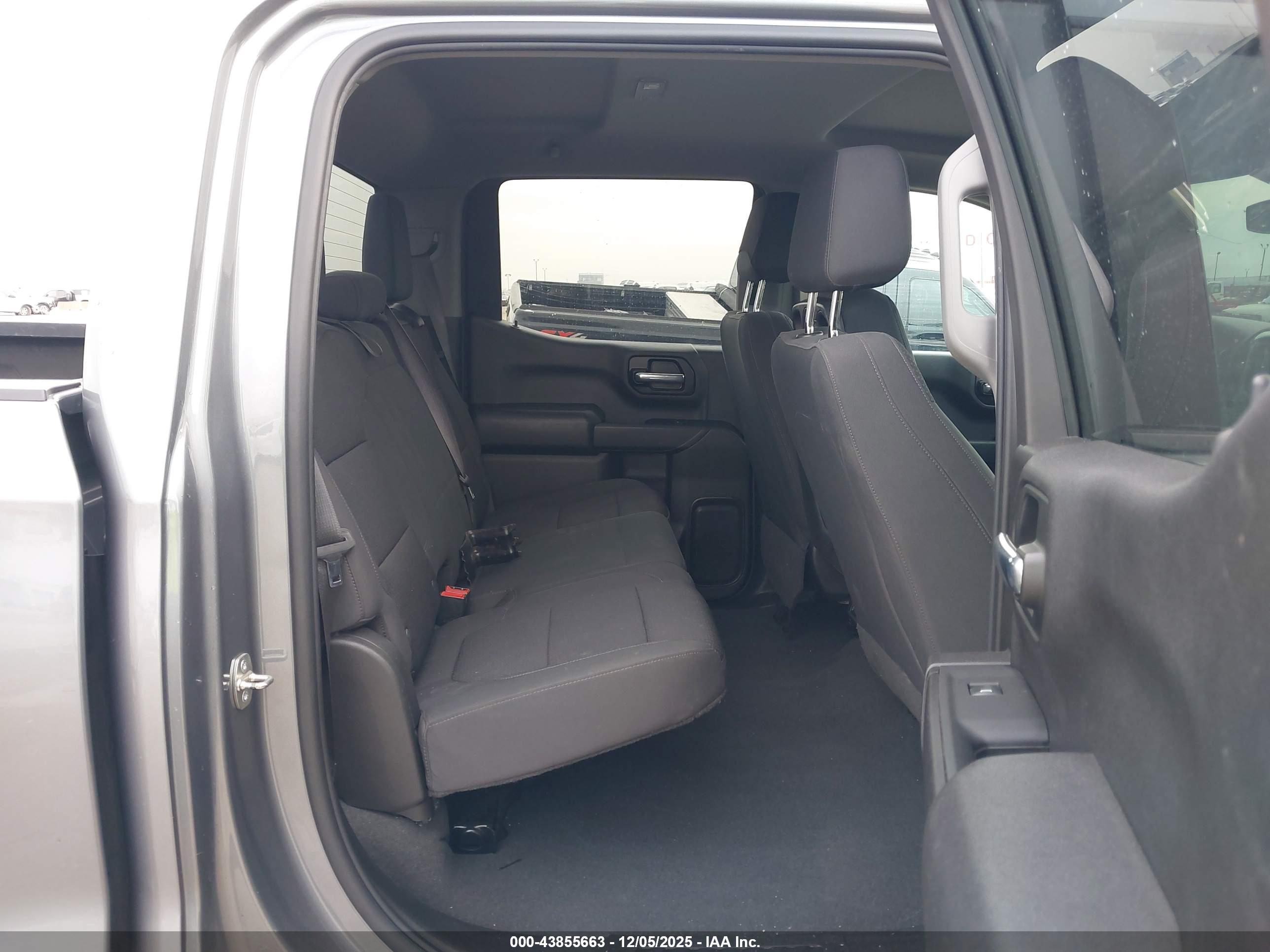 CHEVROLET SILVERADO image 8