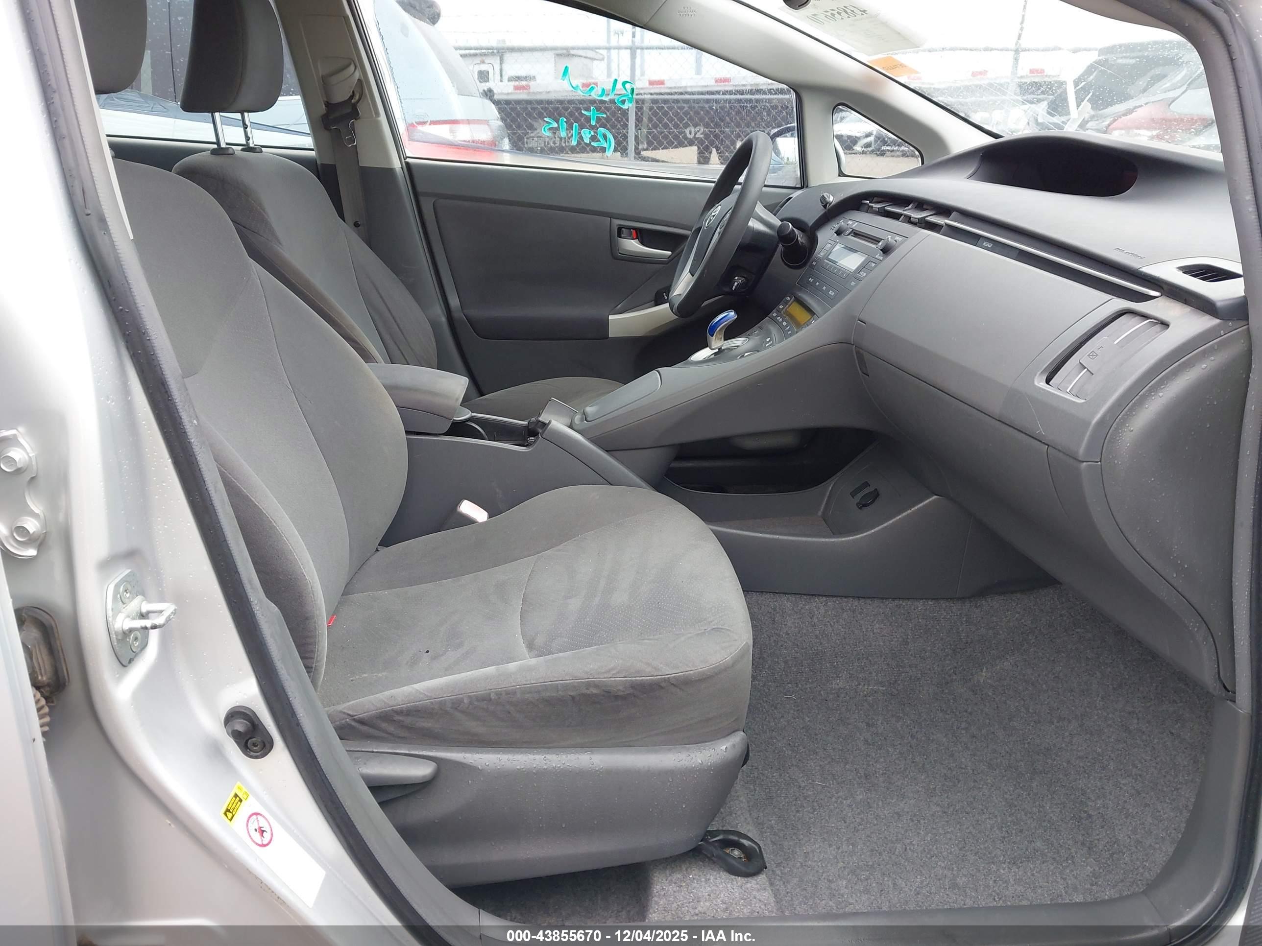 TOYOTA PRIUS image 5