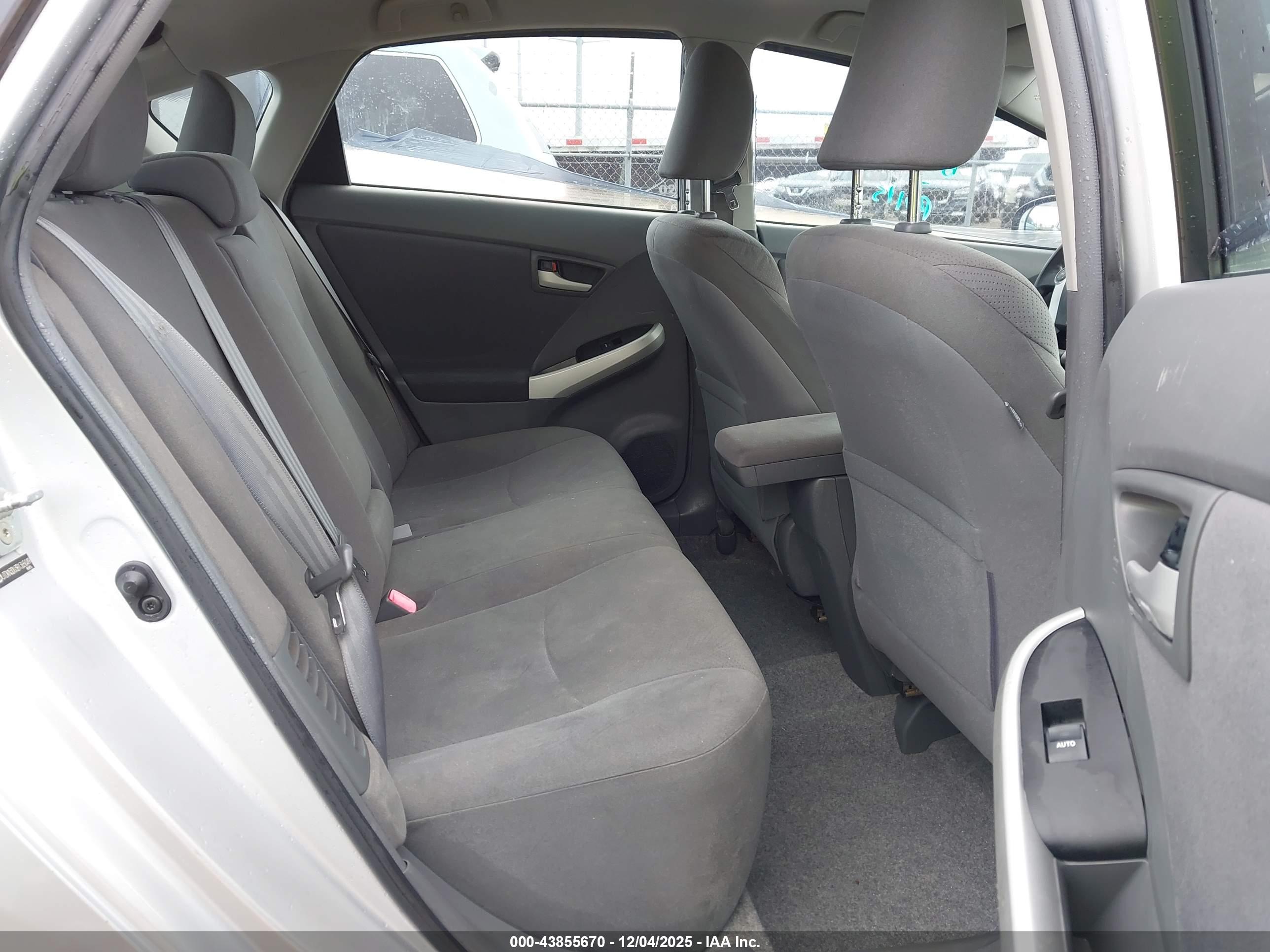 TOYOTA PRIUS image 8