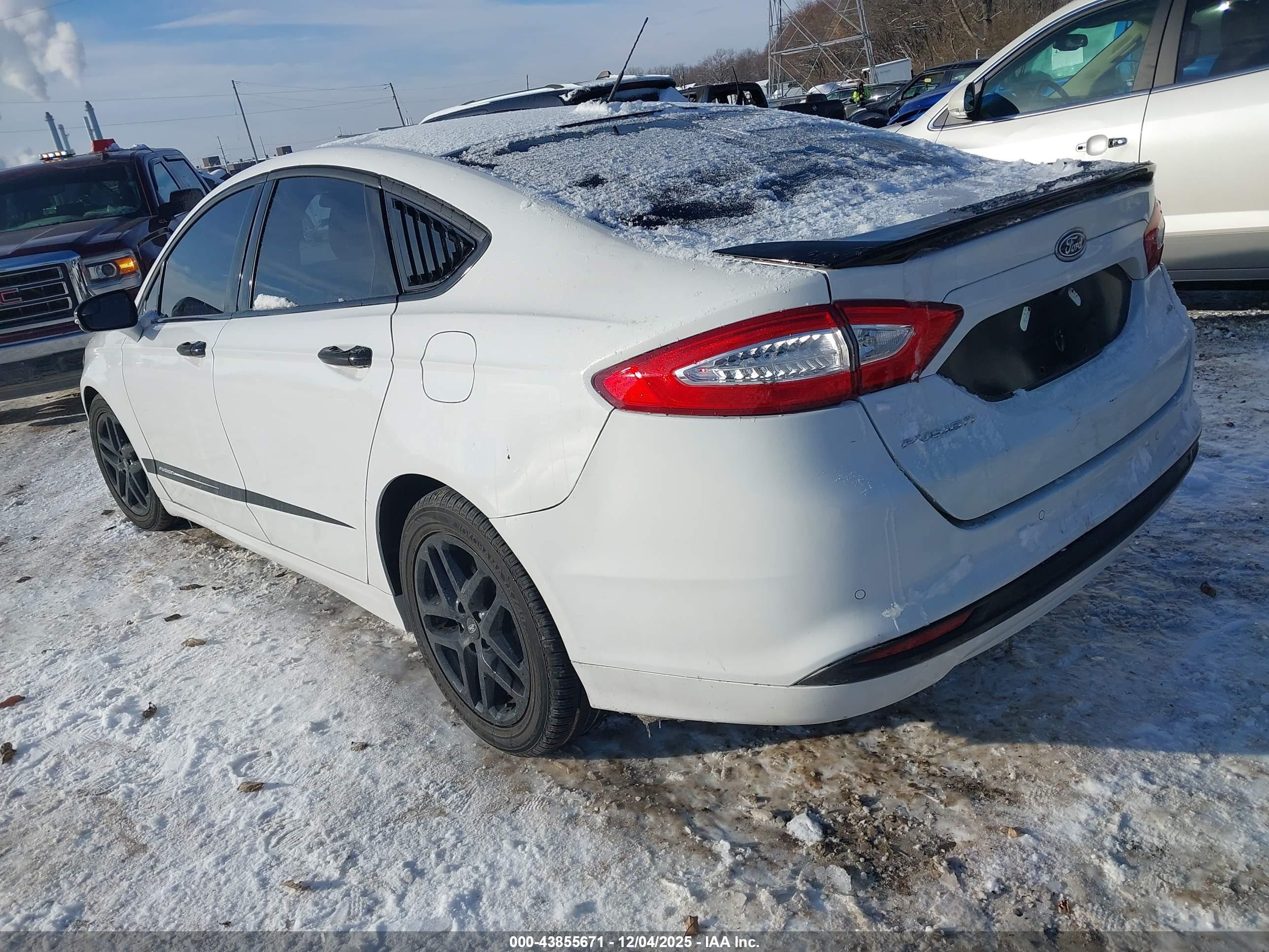 FORD FUSION image 3