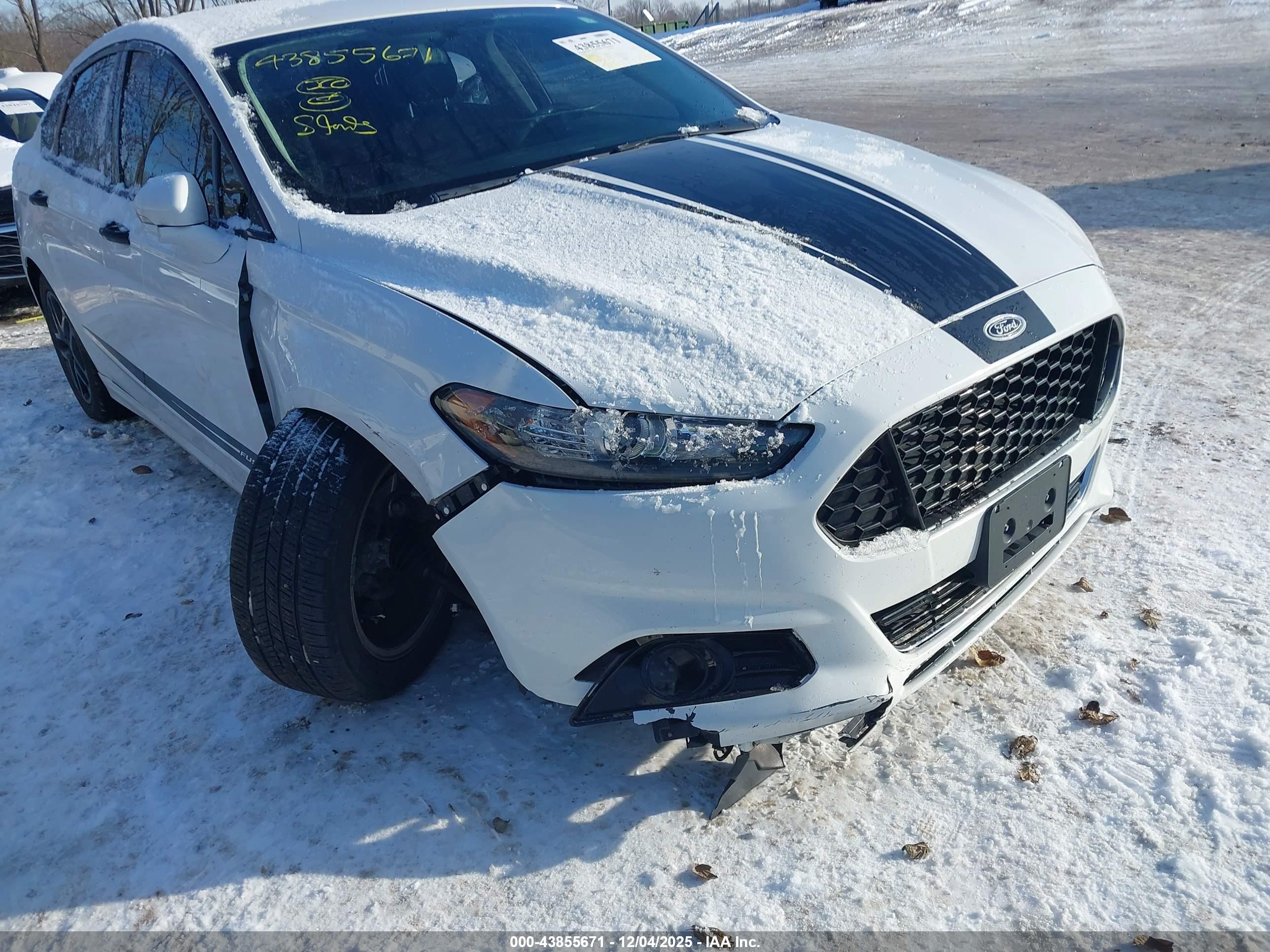 FORD FUSION image 6