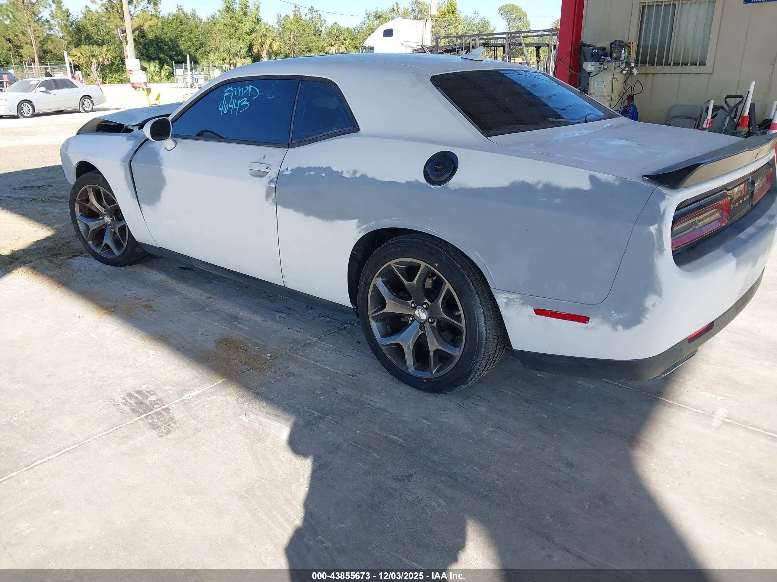 DODGE CHALLENGER image 3