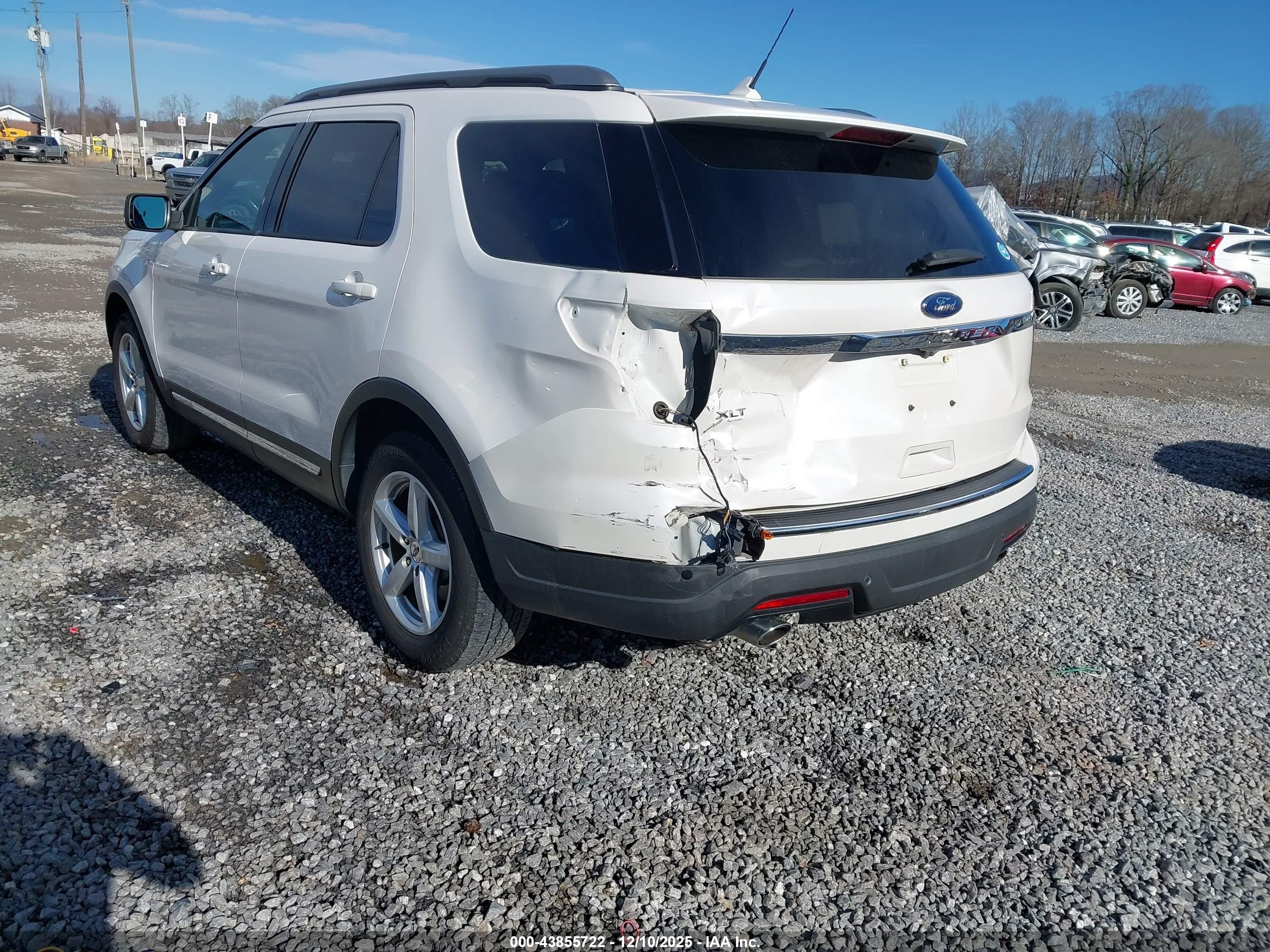 FORD EXPLORER image 3