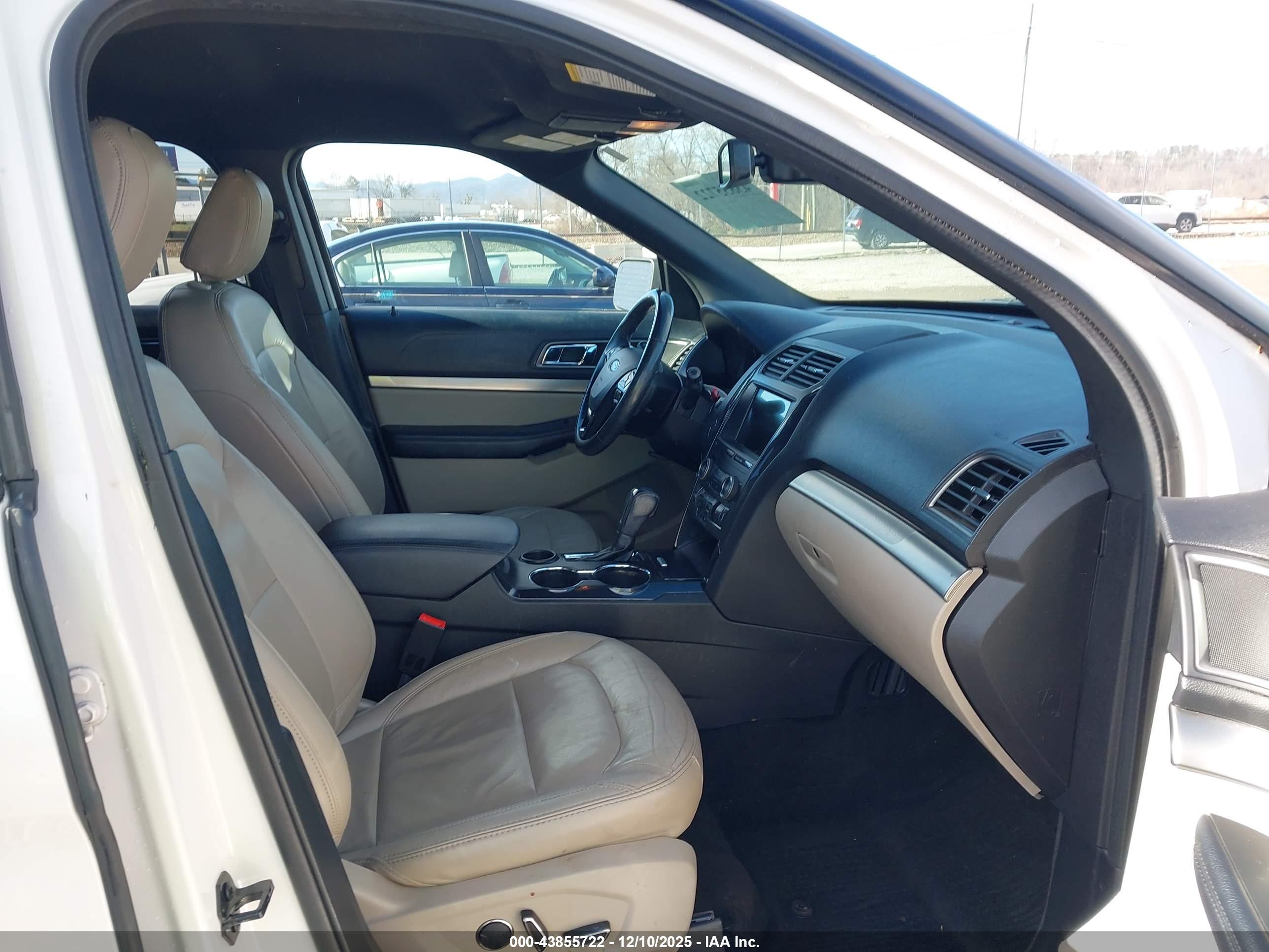 FORD EXPLORER image 5