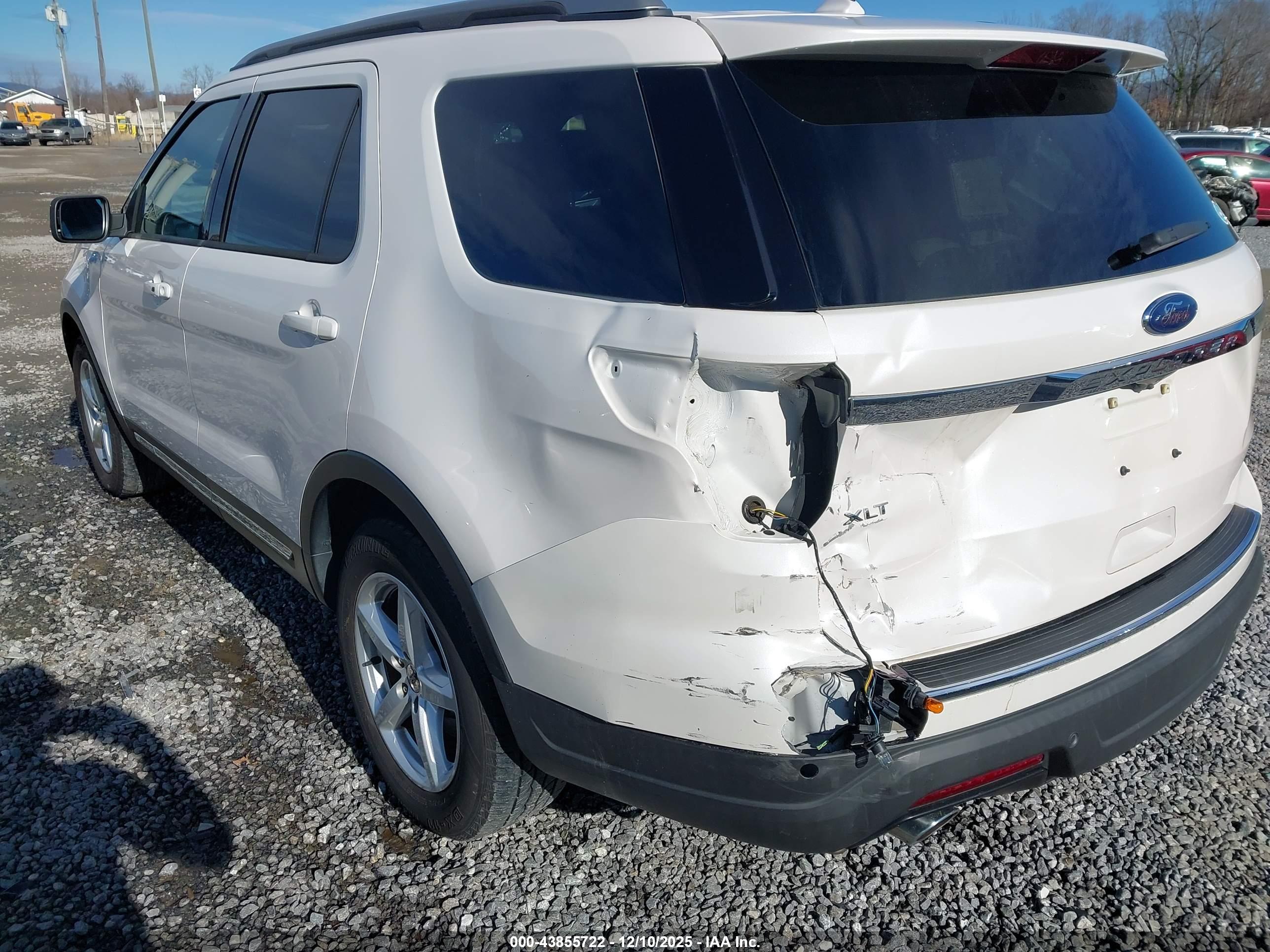 FORD EXPLORER image 6