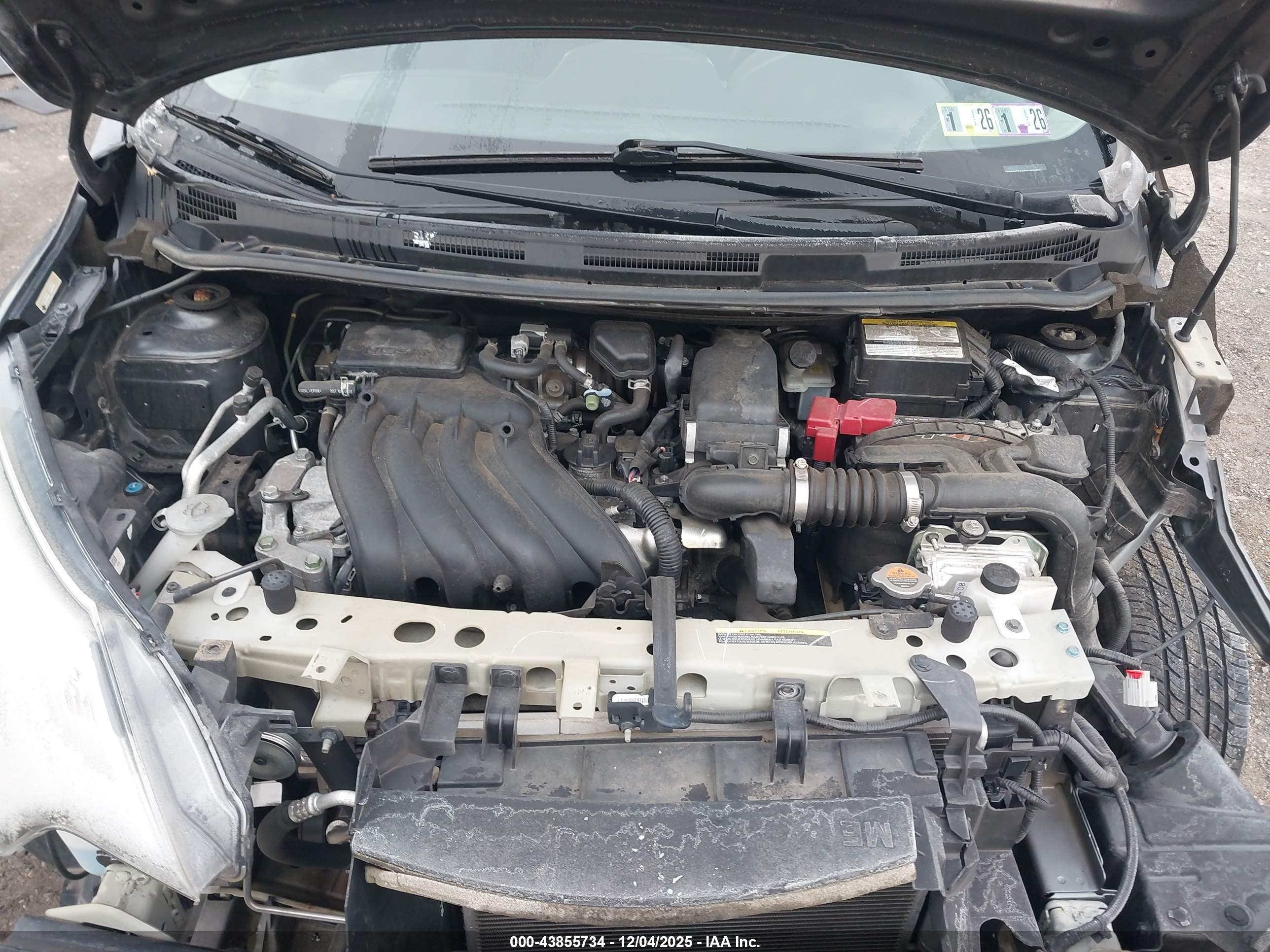 NISSAN VERSA image 10