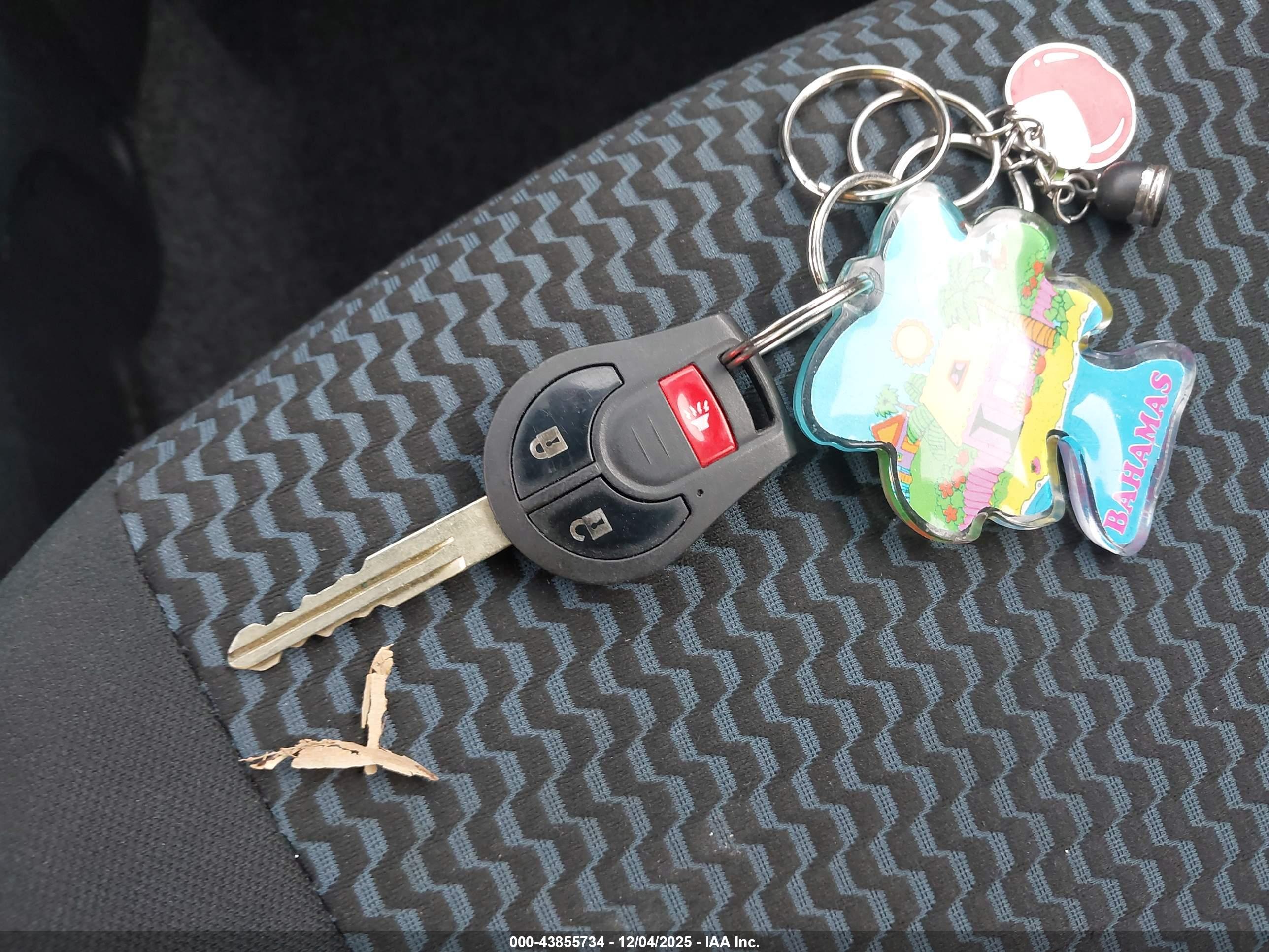 NISSAN VERSA image 11