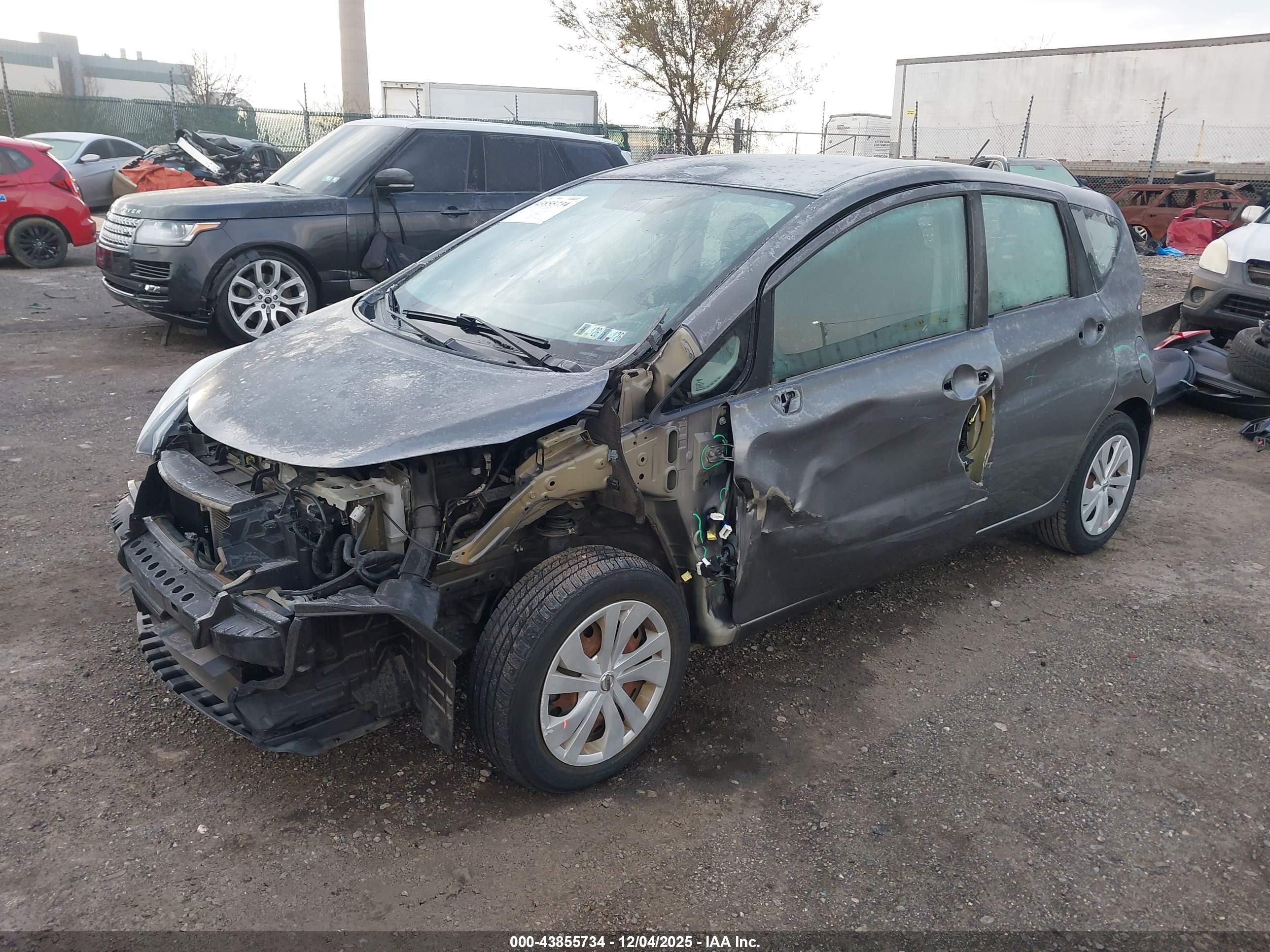 NISSAN VERSA image 2