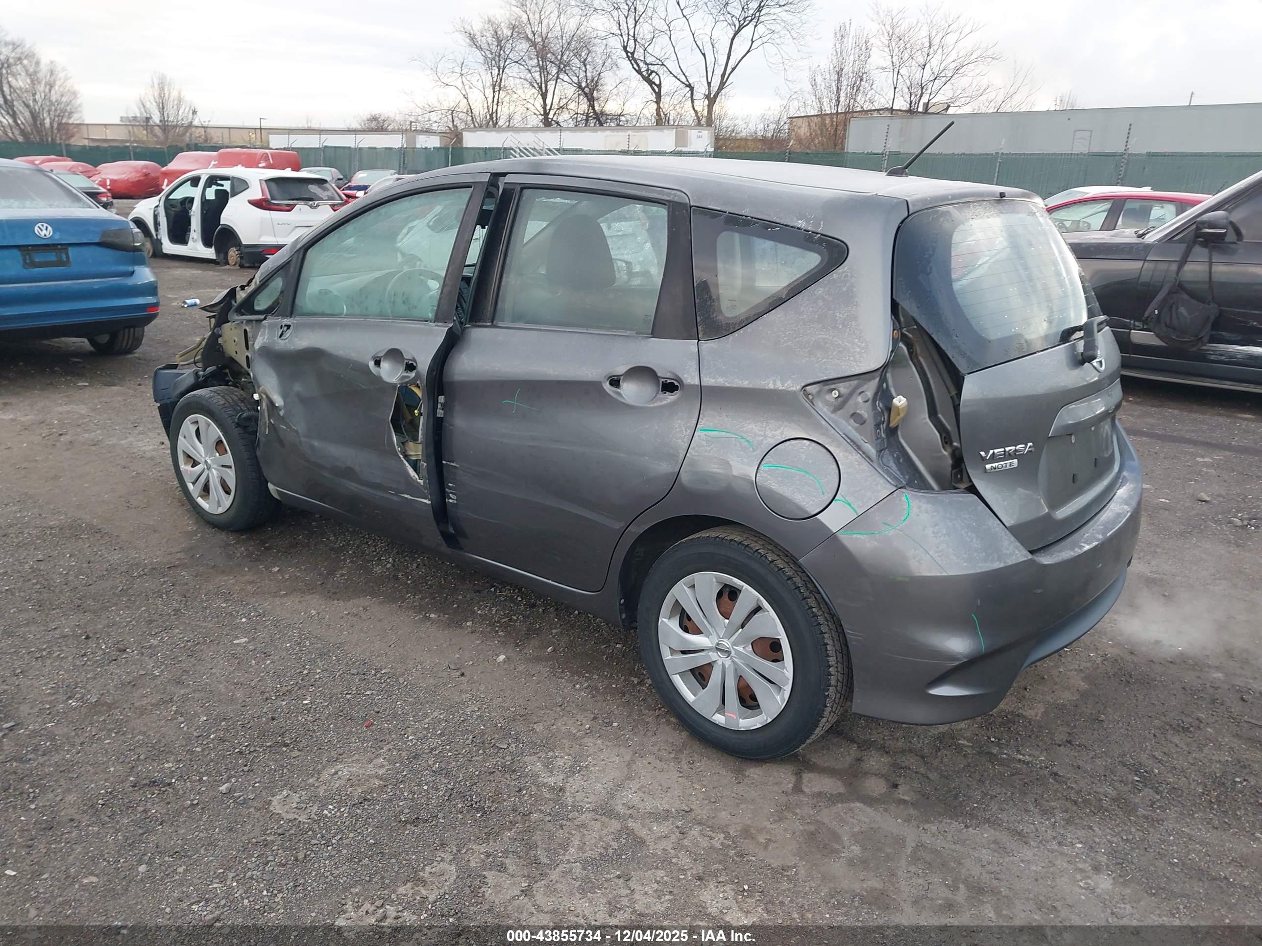 NISSAN VERSA image 3